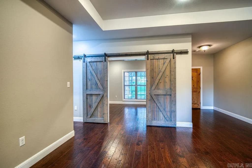Property at 4910  Peachtree - Image 11