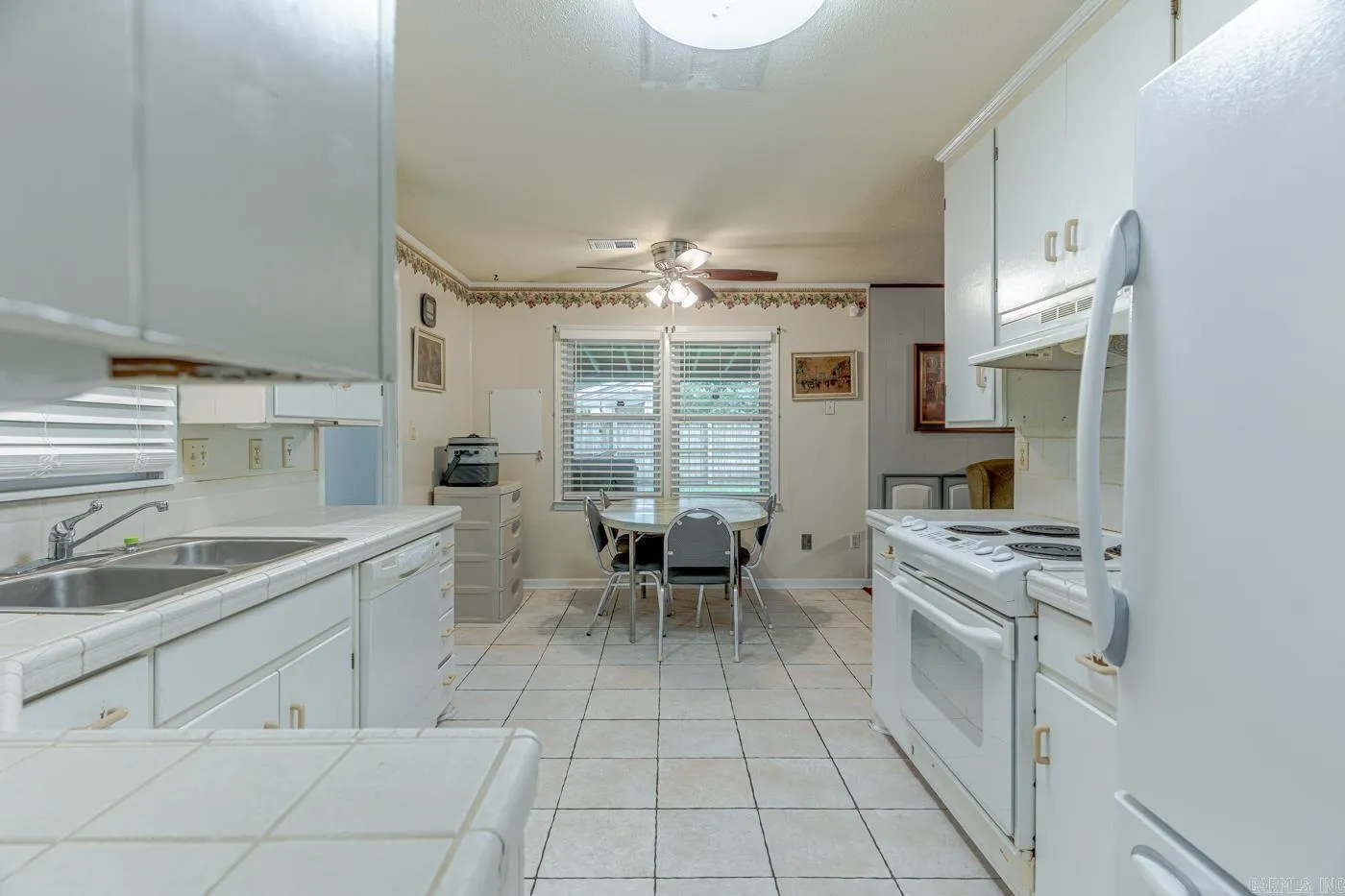Property at 601 W Stroud st - Image 19
