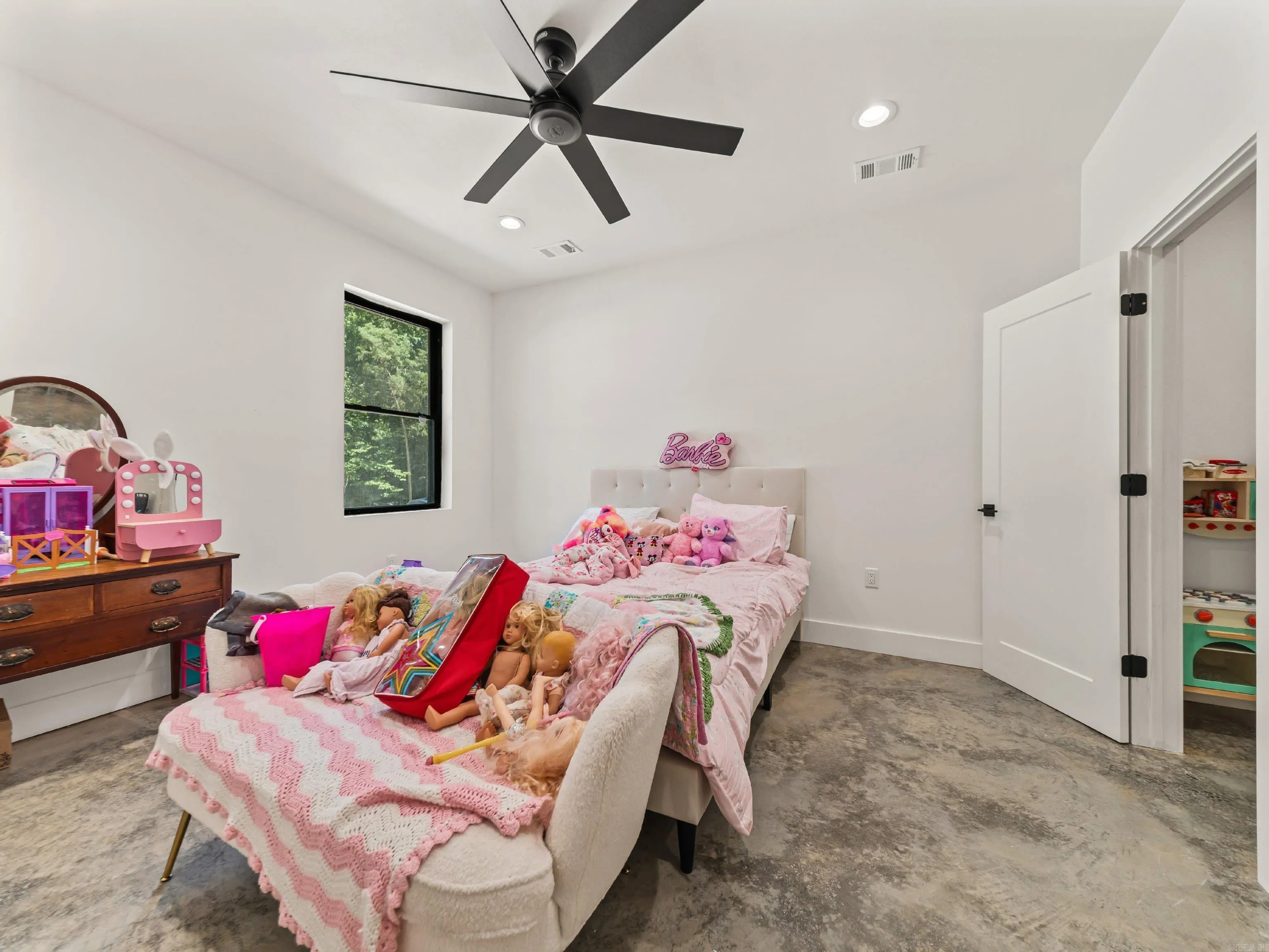Property at 179  Rockdale - Image 39