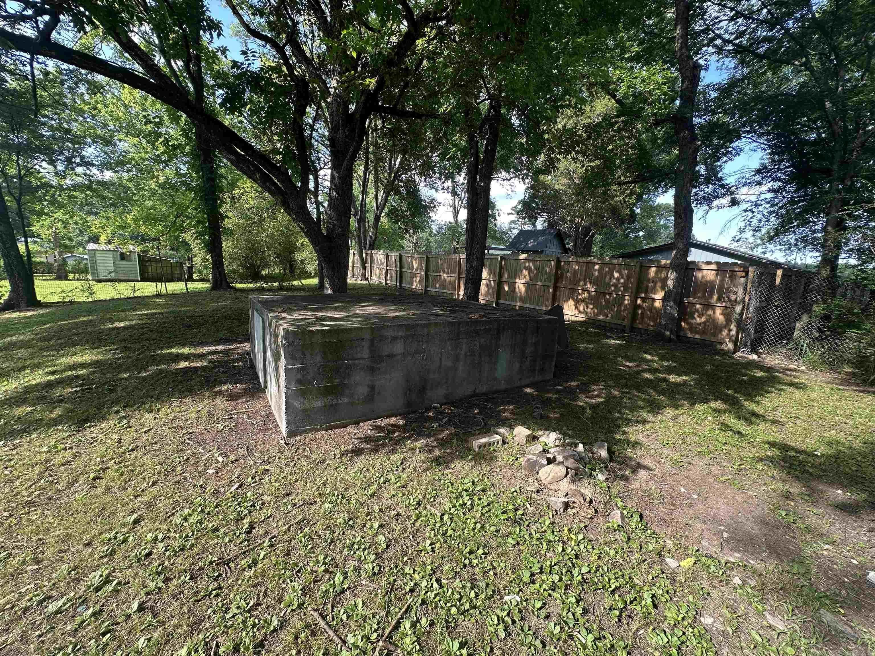 Property at 625  Hoover - Image 25