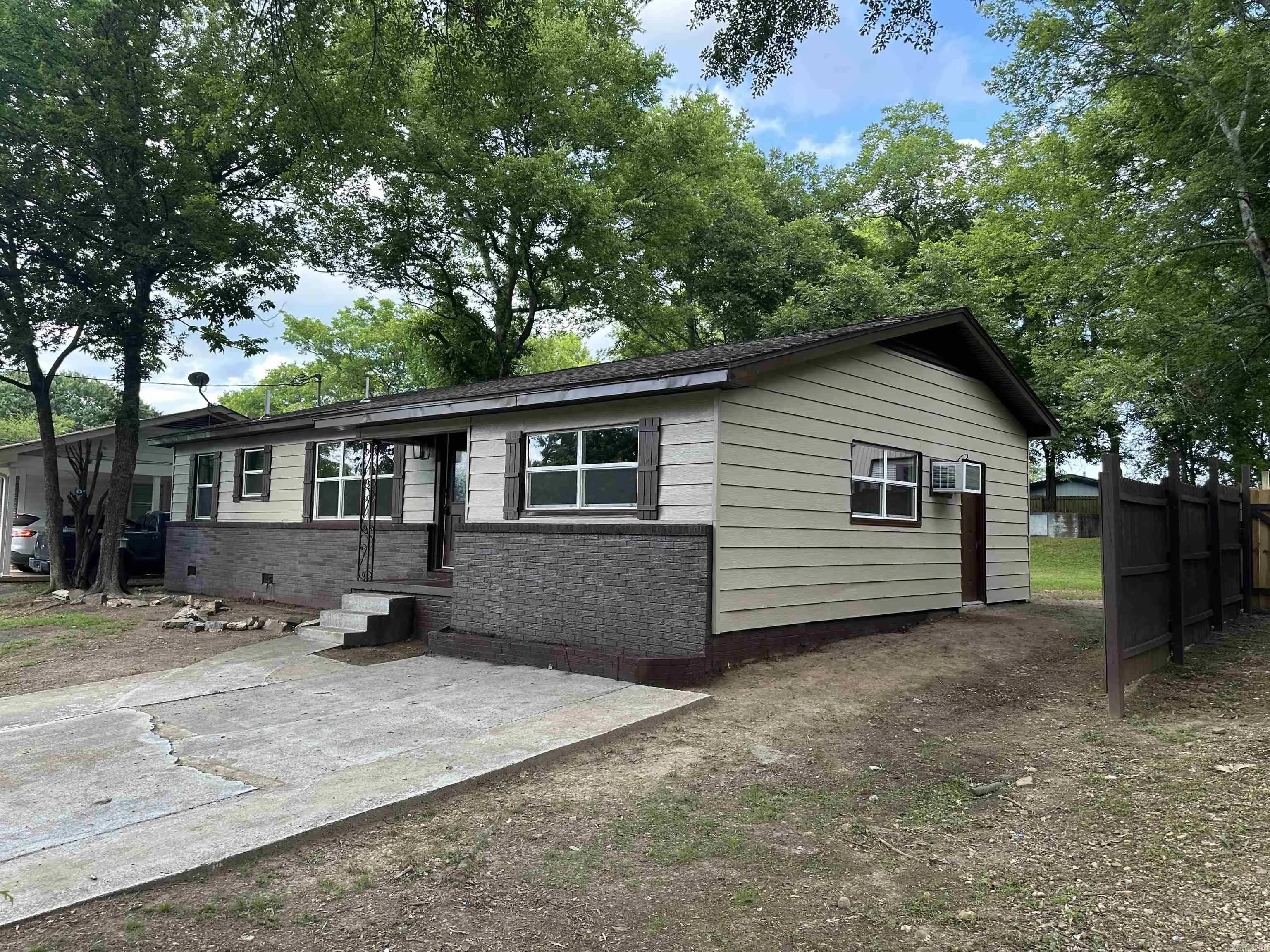 Property at 625  Hoover - Image 30