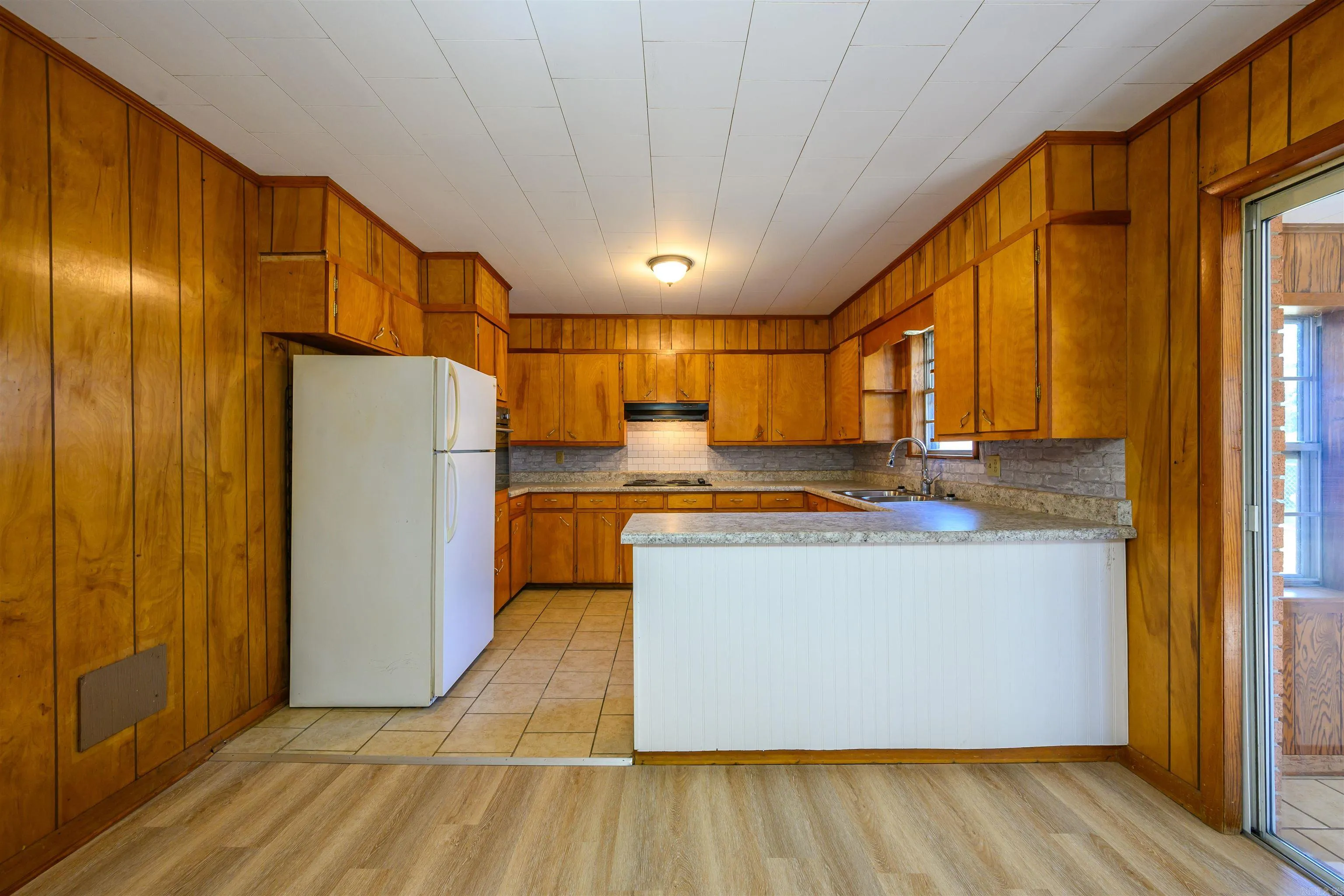 Property at 206  Union - Image 25