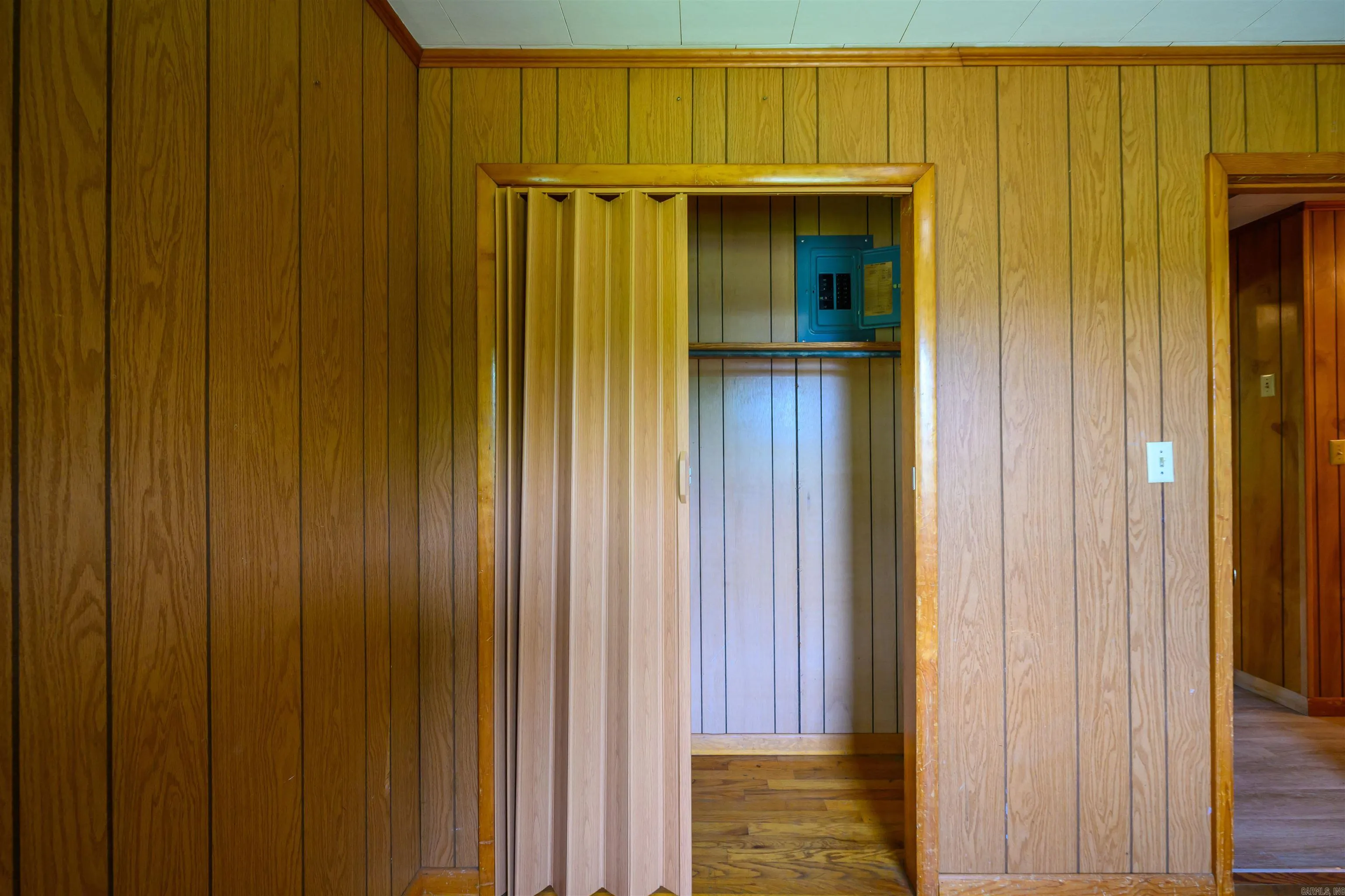Property at 206  Union - Image 9