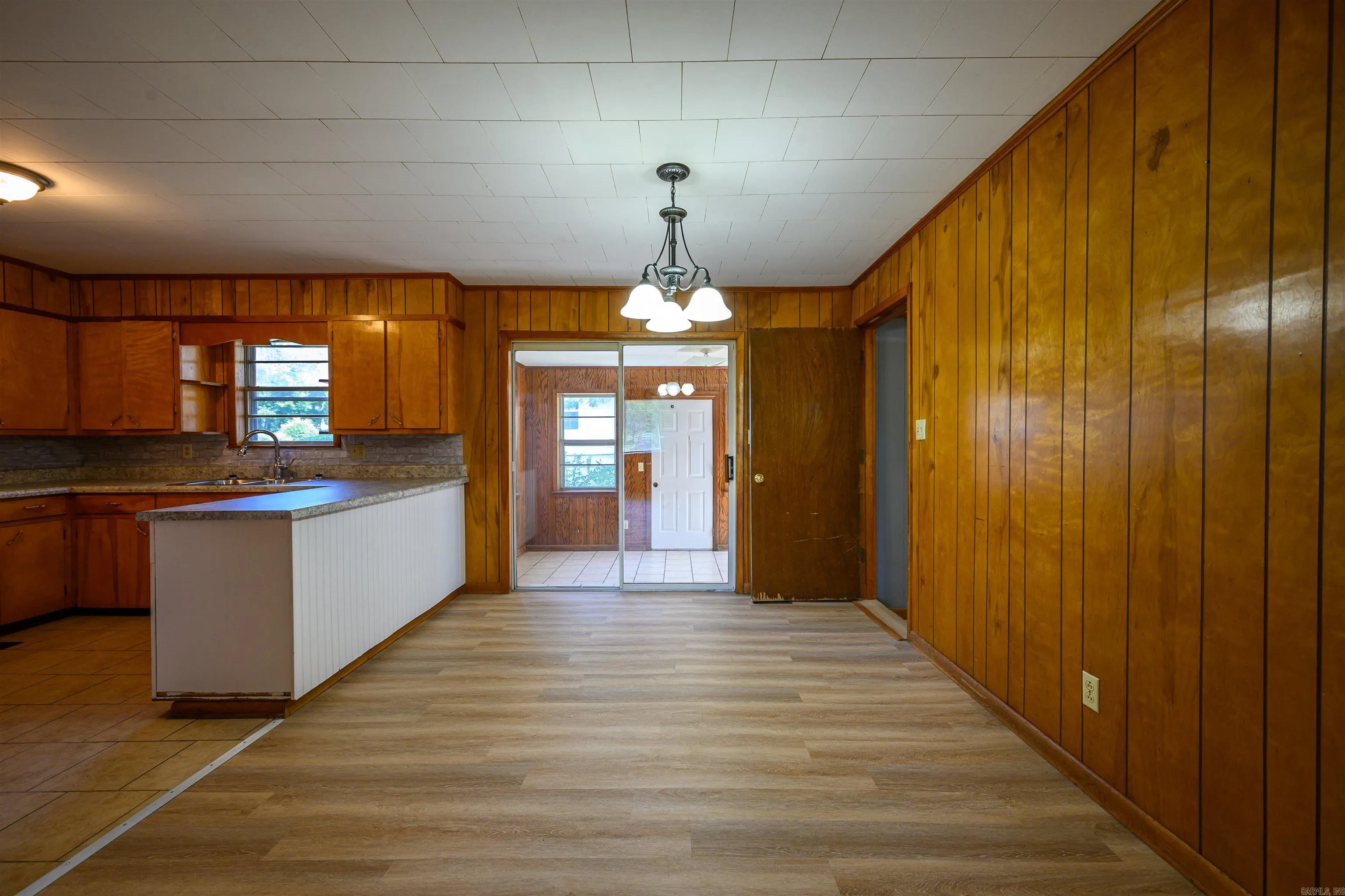Property at 206  Union - Image 21