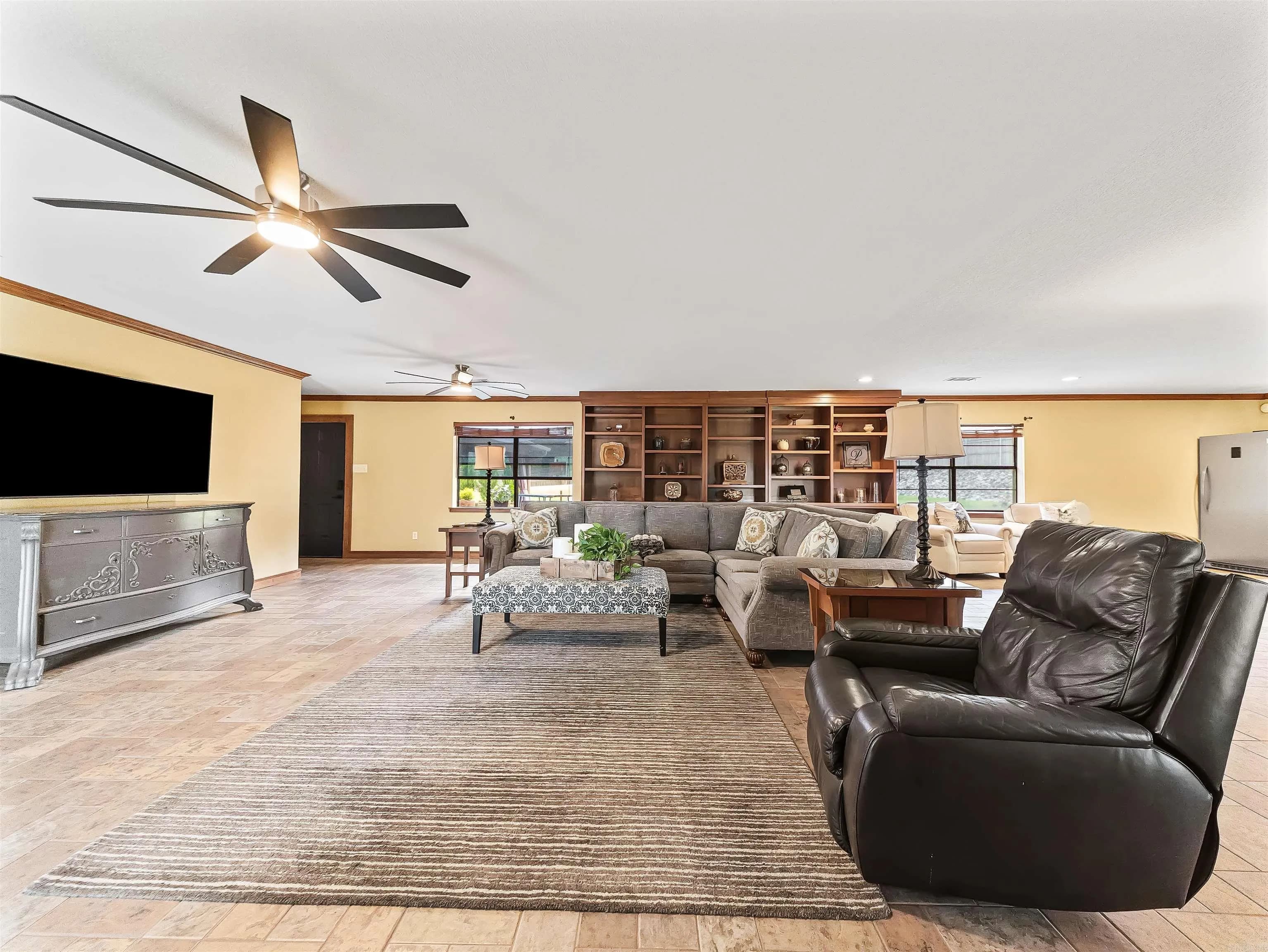 Property at 133  Graves  201 - Image 9
