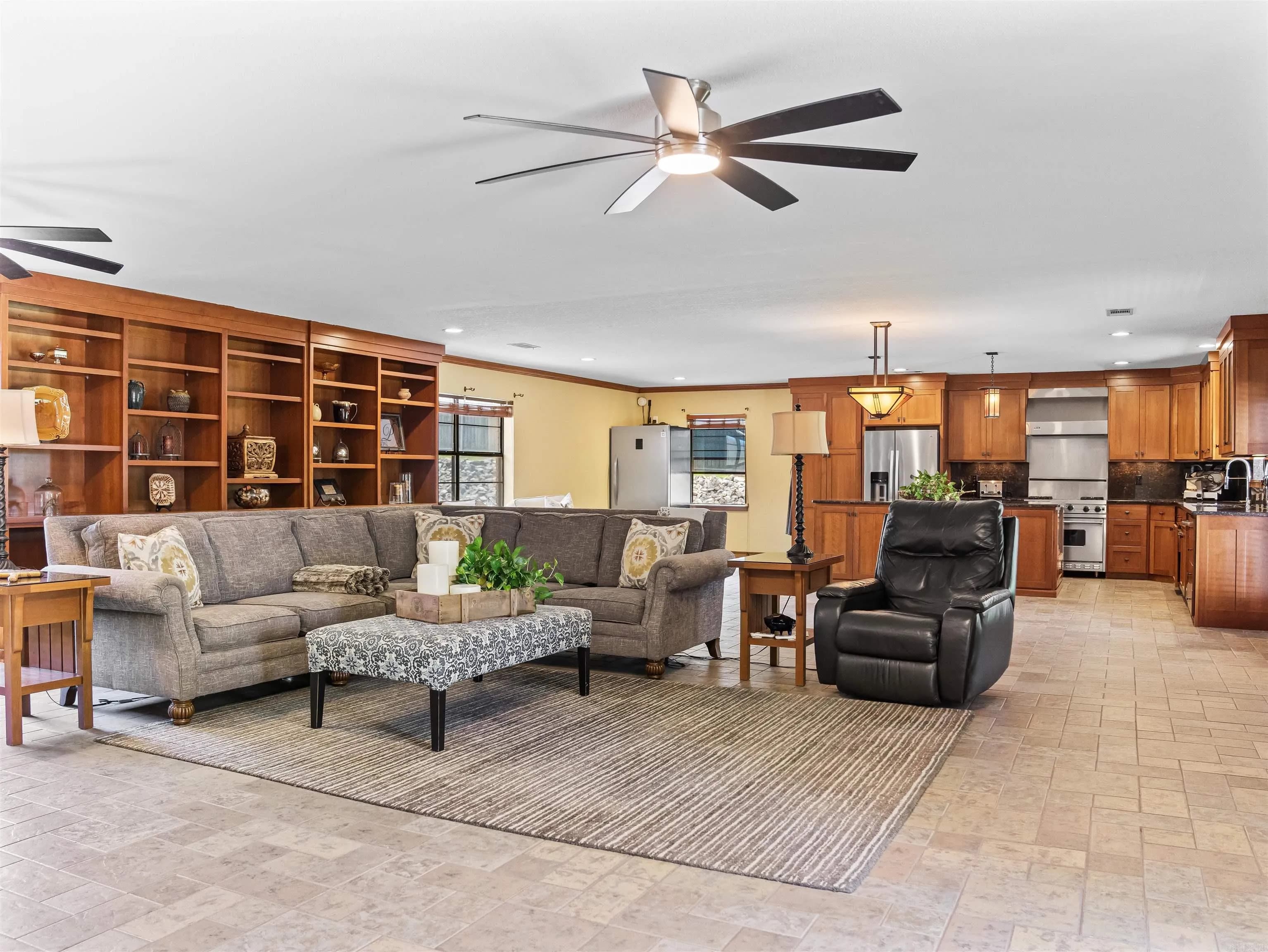 Property at 133  Graves  201 - Image 8