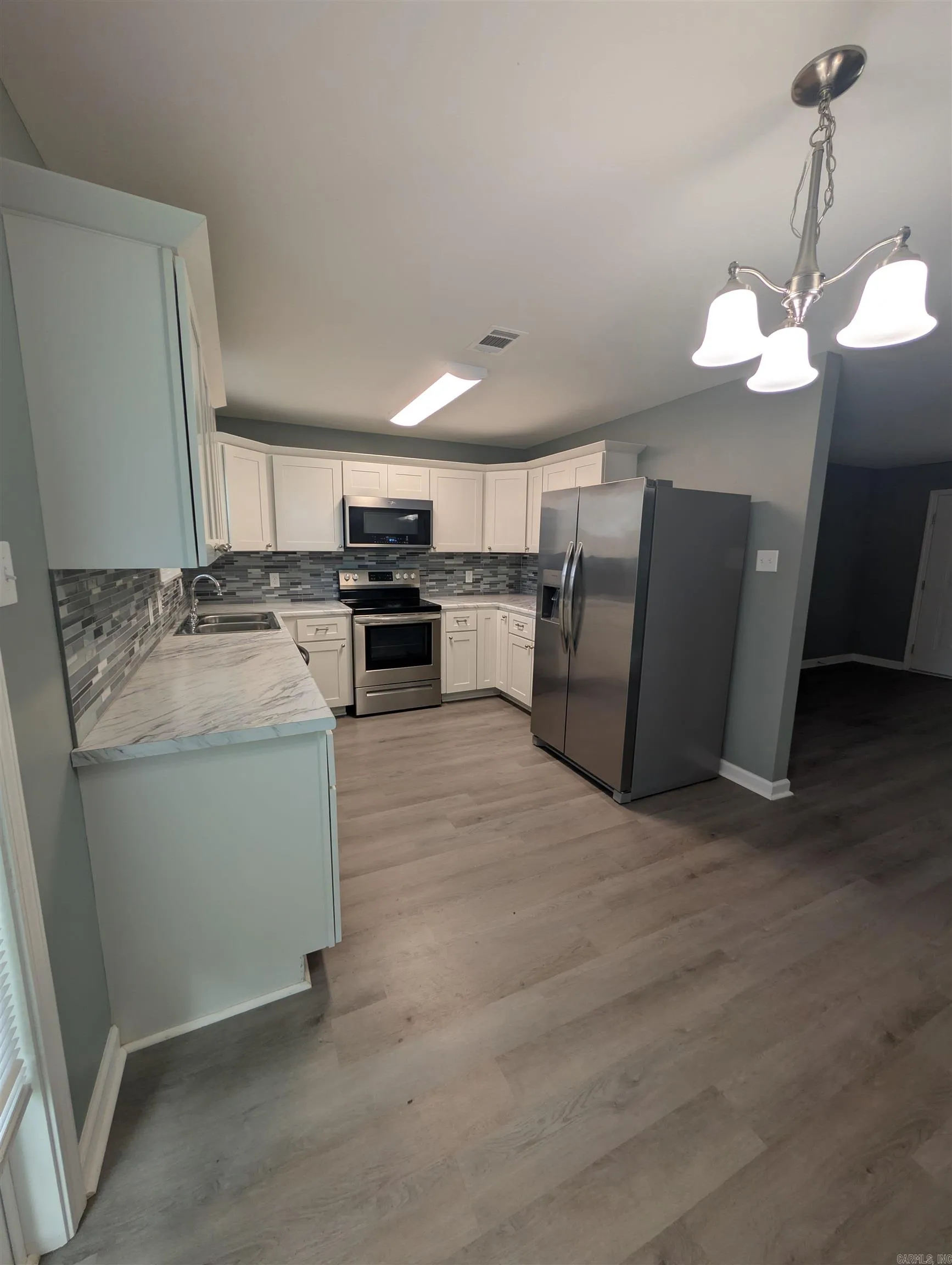 Property at 205 W Washington - Image 6