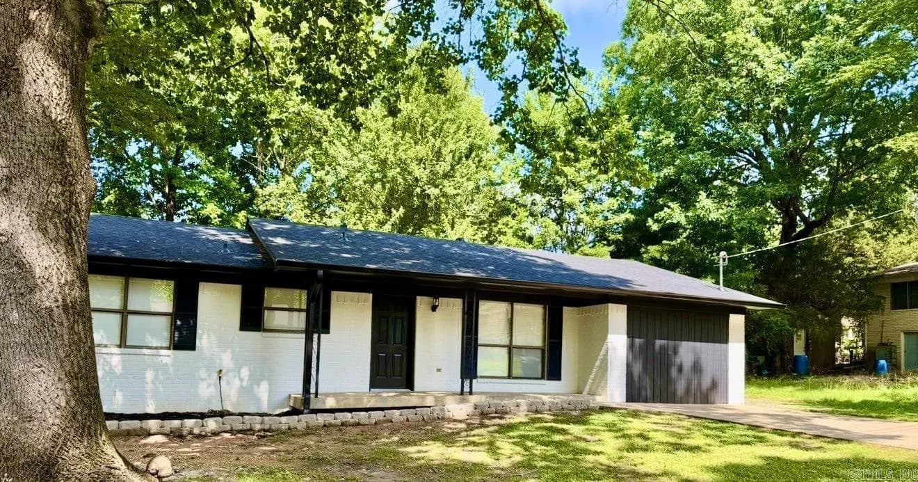 Property at 100  Wisteria - Image 28