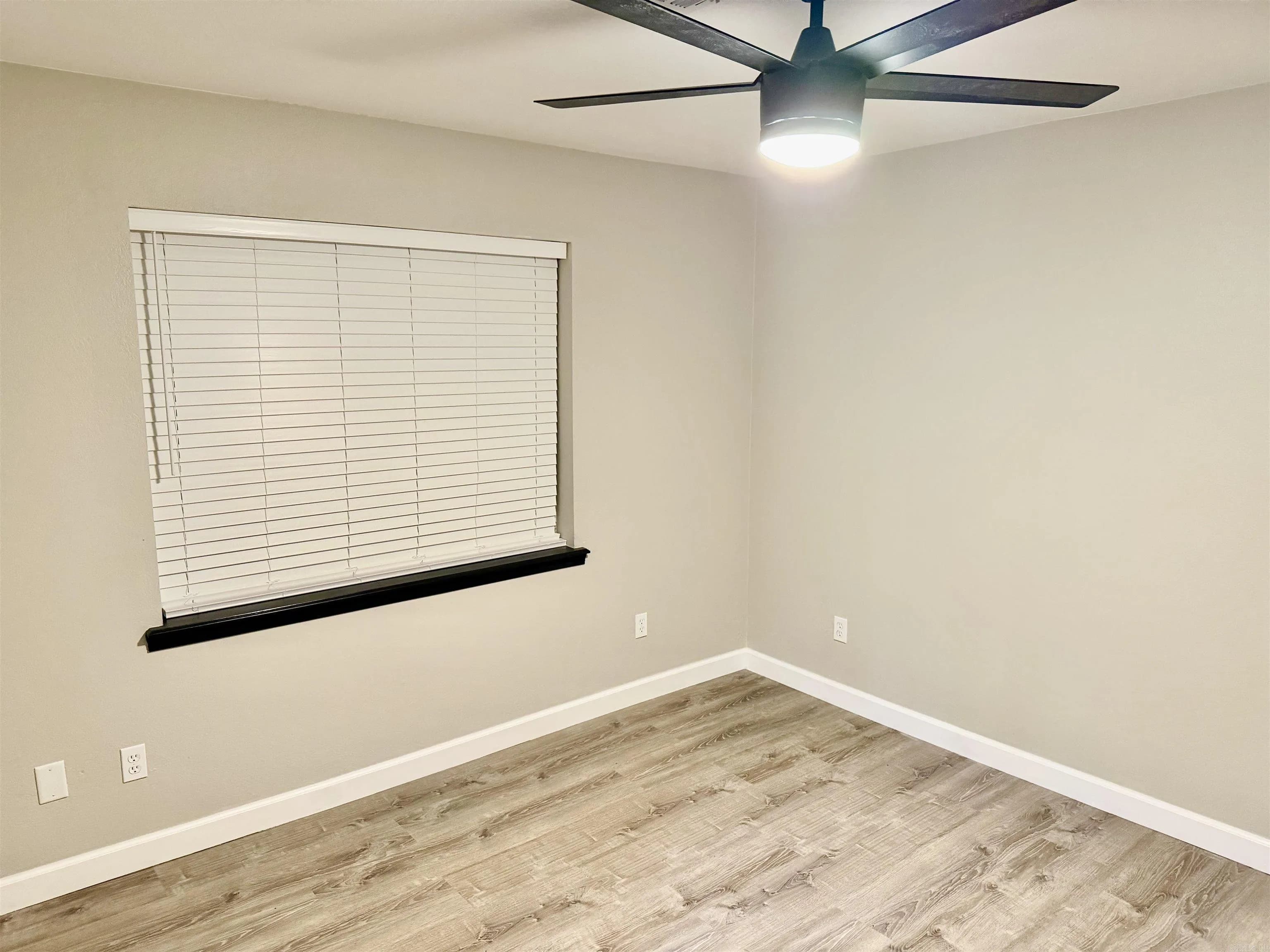 Property at 100  Wisteria - Image 26