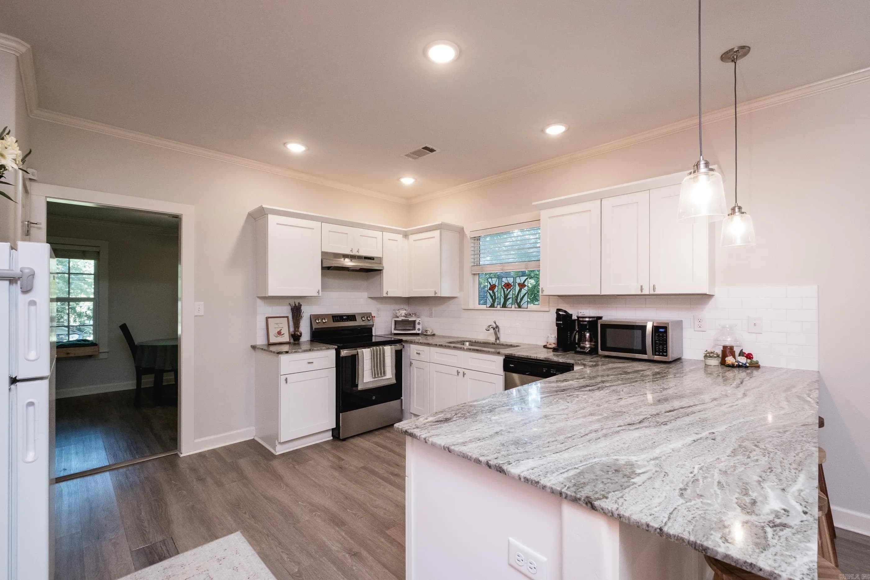 Property at 3302  Lamar - Image 15
