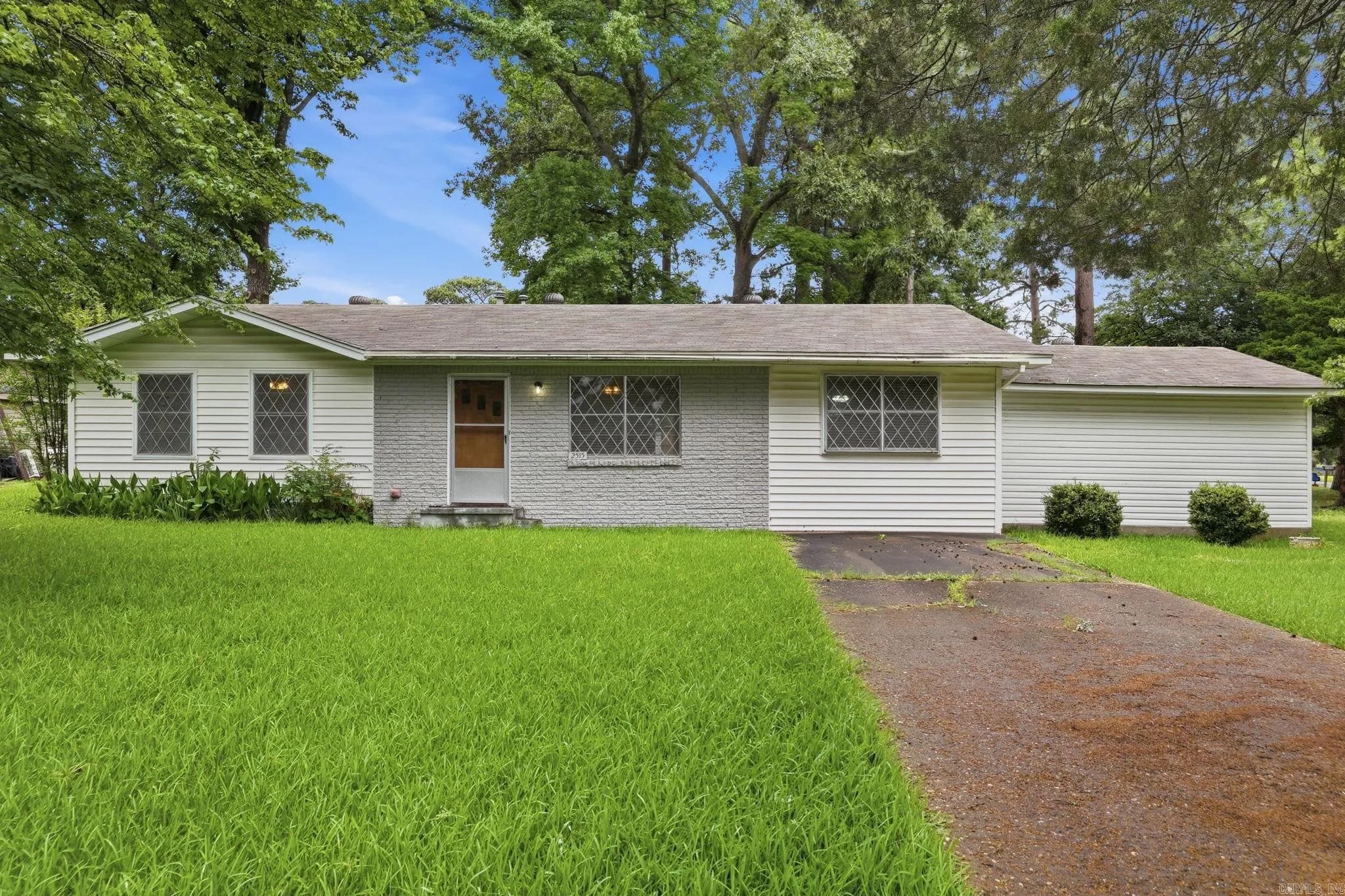 Property at 2515 N Lakeview - Image 1