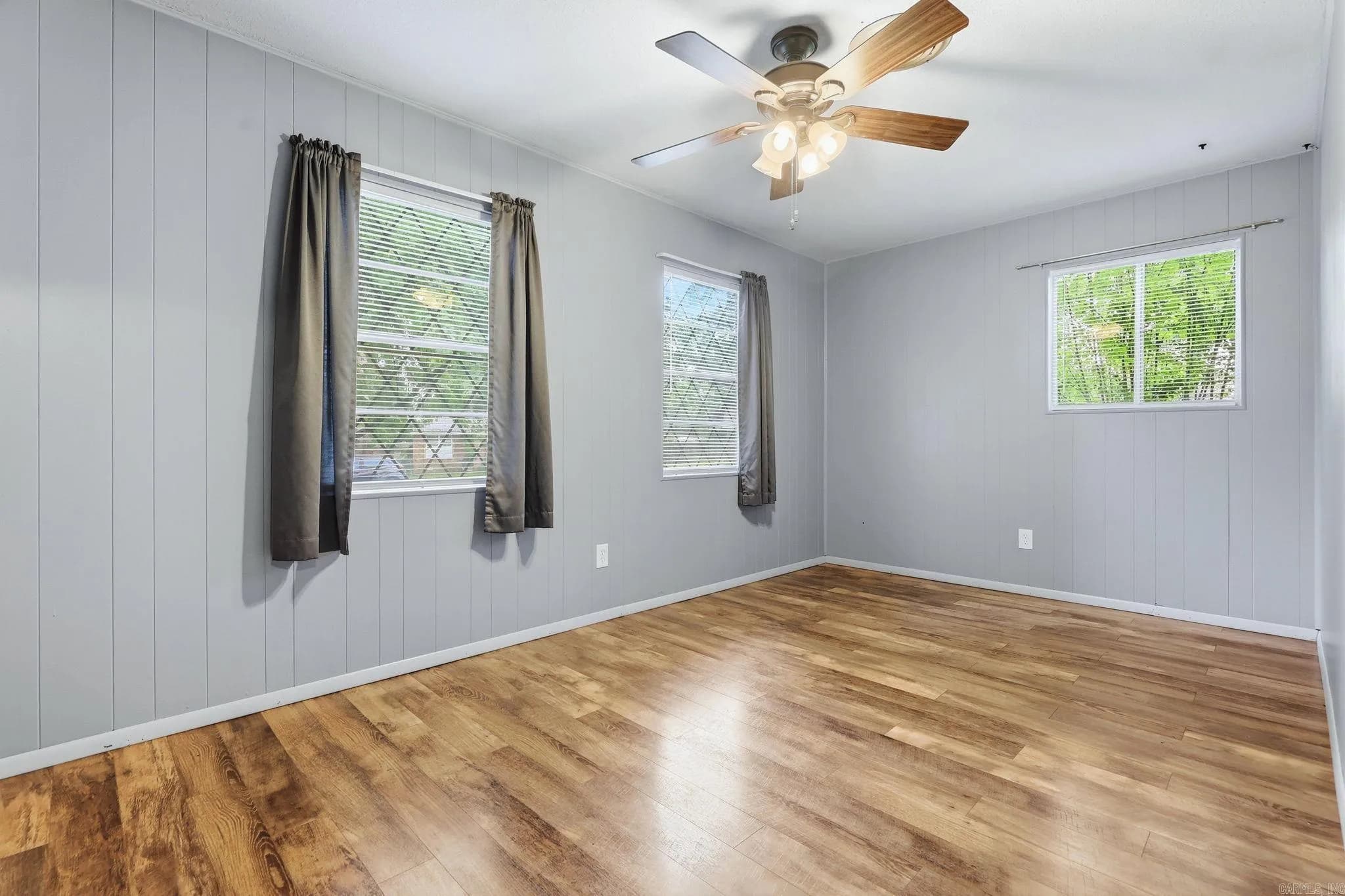 Property at 2515 N Lakeview - Image 9