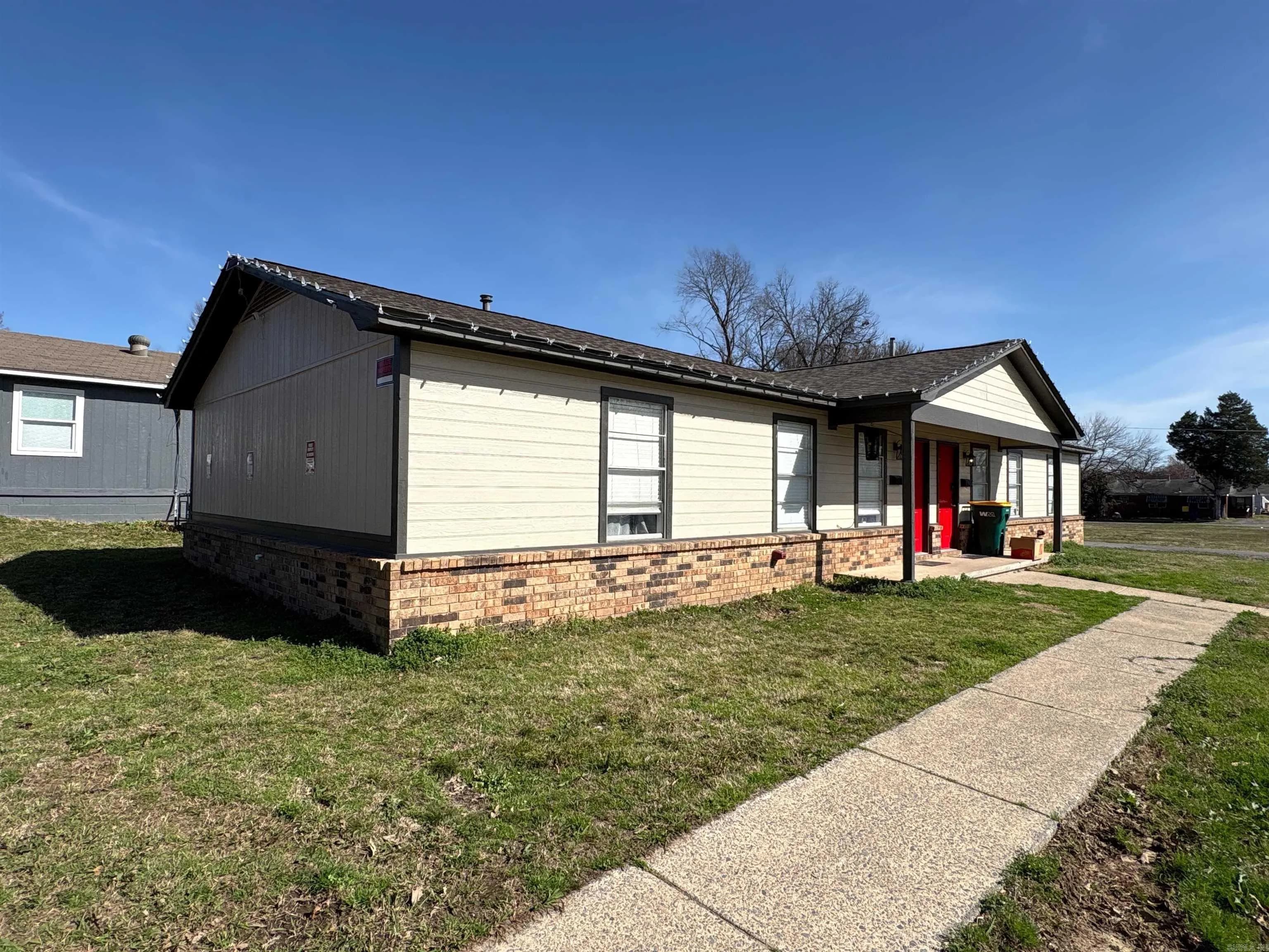 Property at 301 E 19th - Image 16