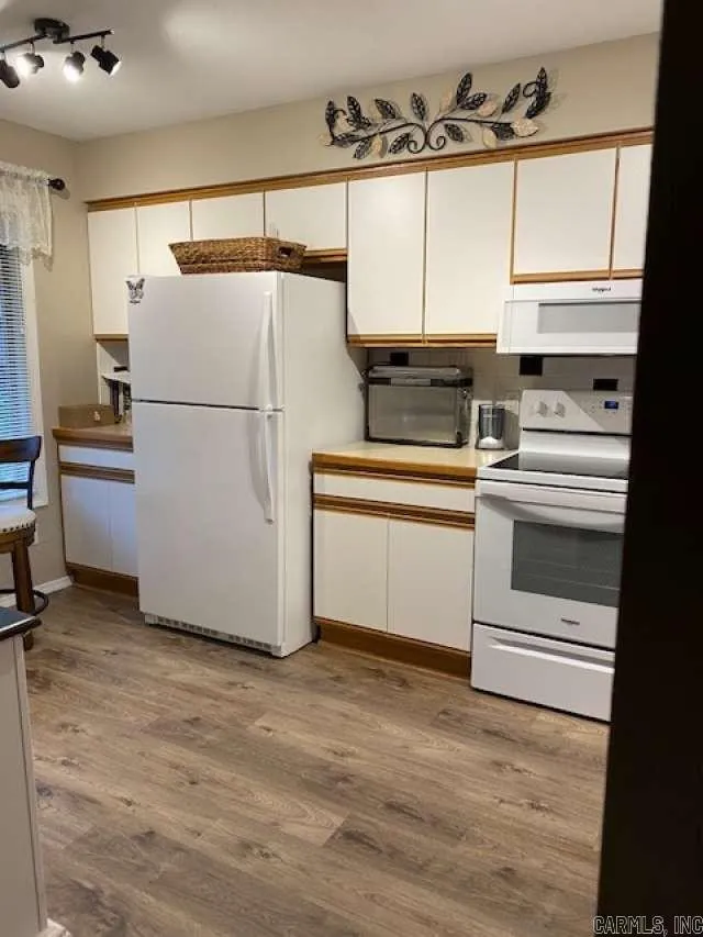 Property at 8  Lindsay - Image 7