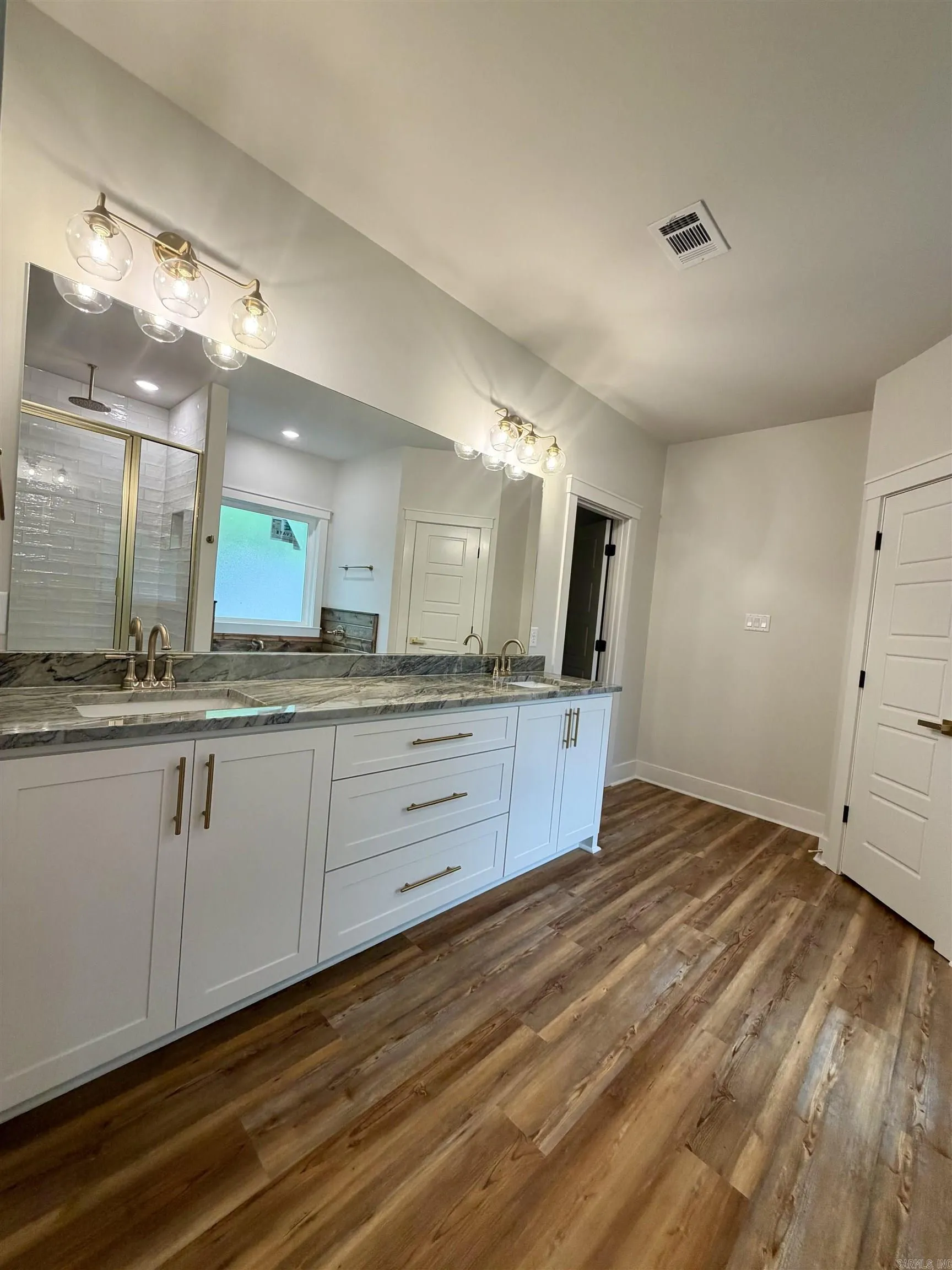Property at 222  Skyline - Image 22