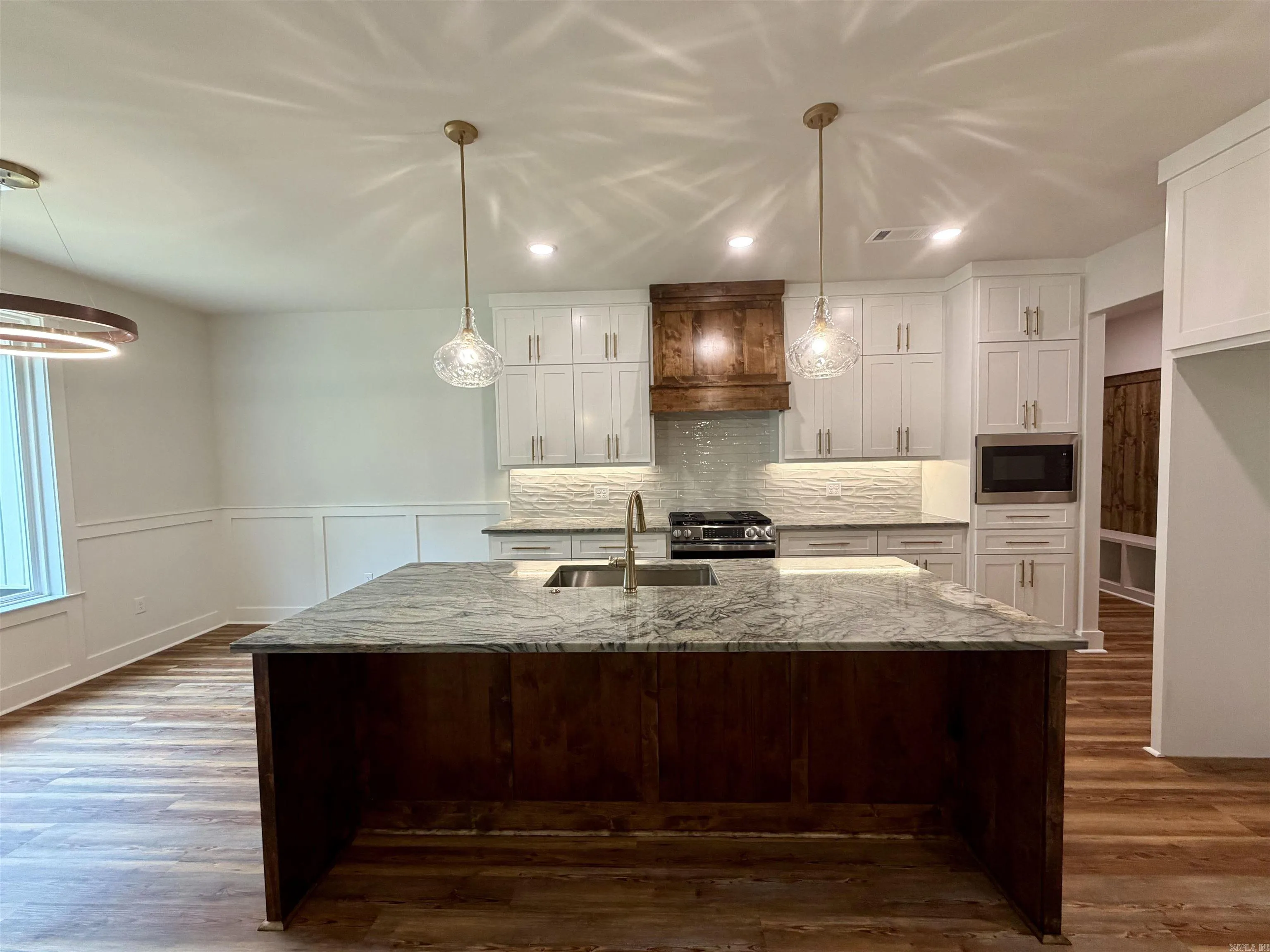Property at 222  Skyline - Image 7