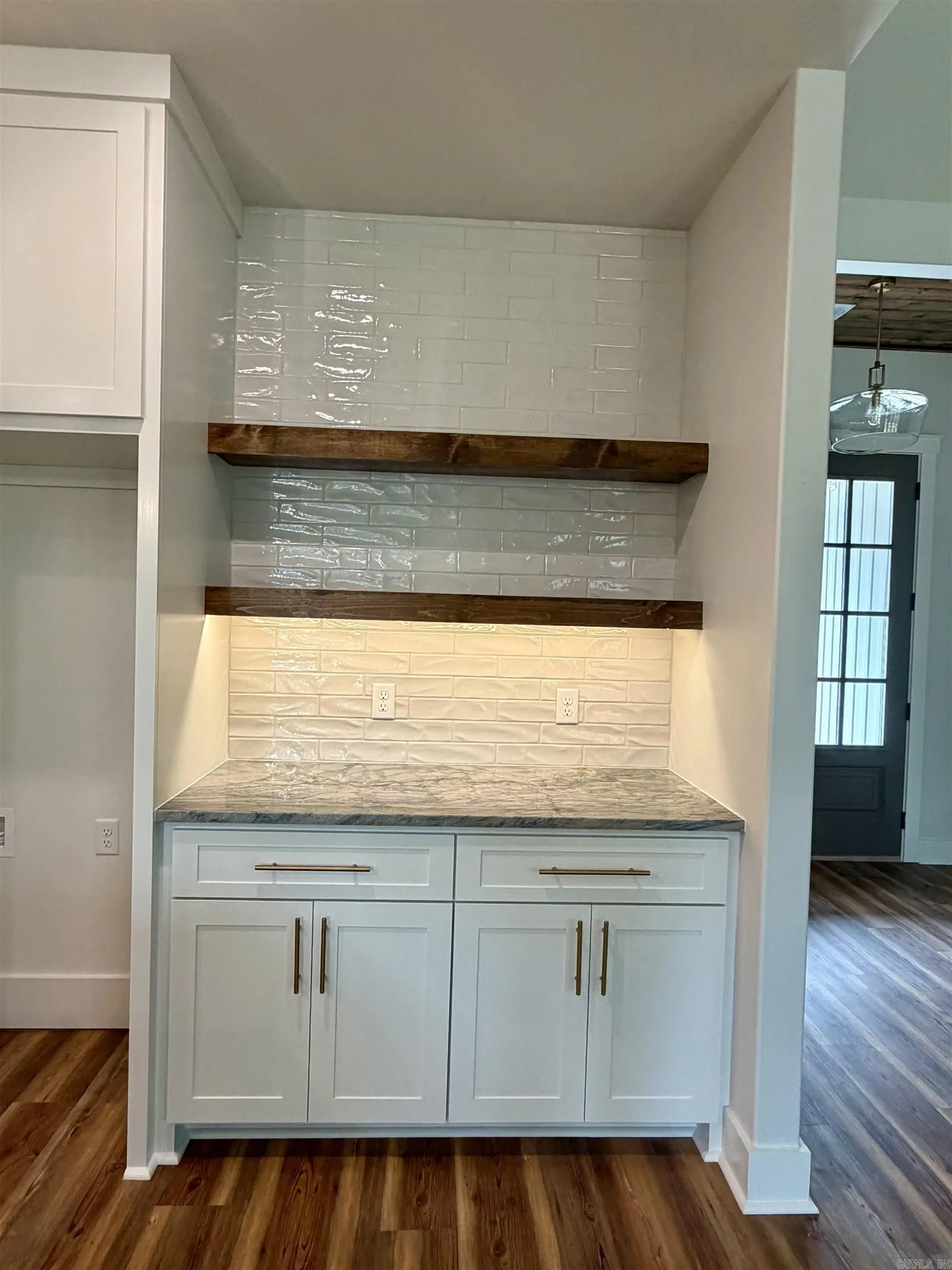 Property at 222  Skyline - Image 15
