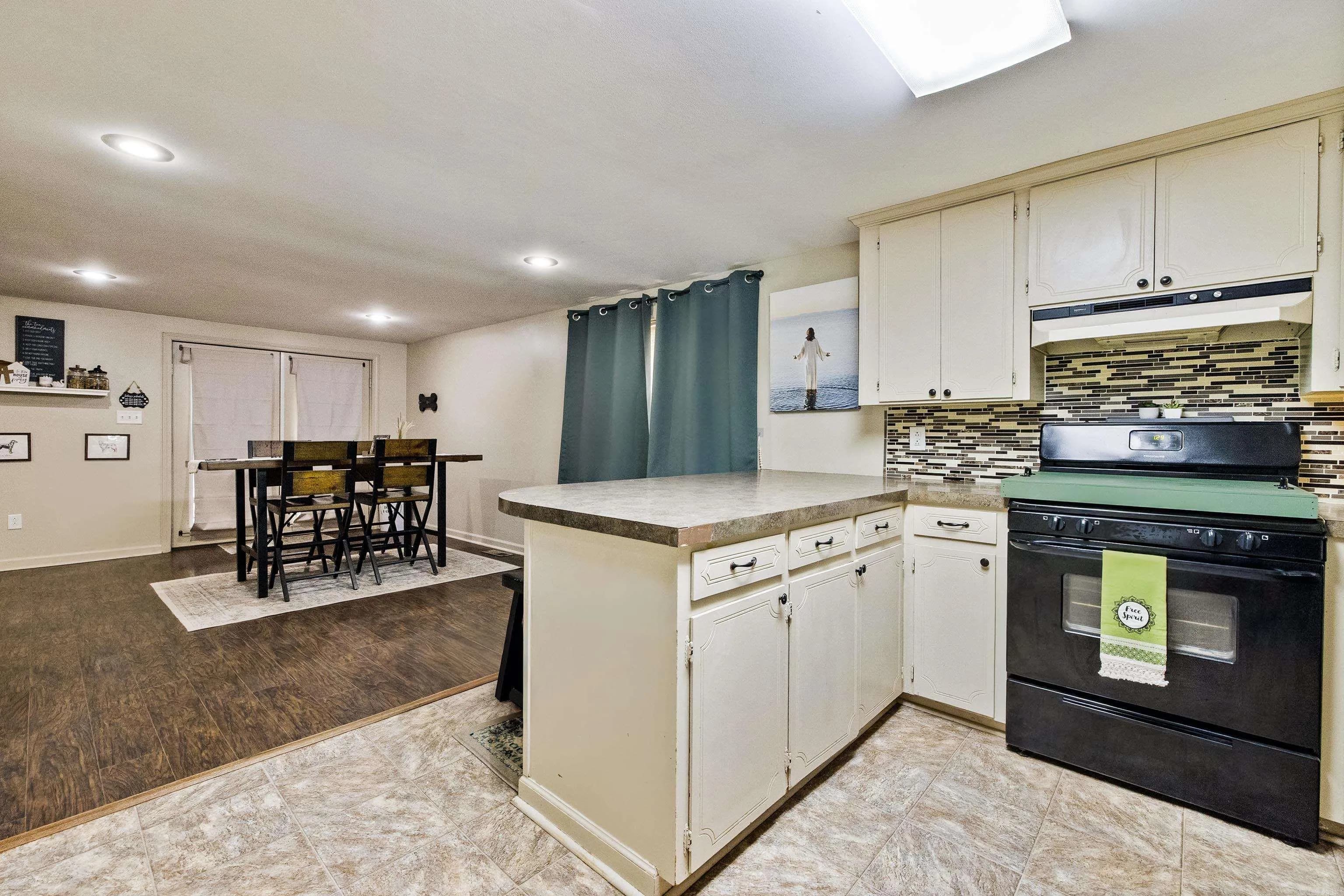 Property at 1713  Salem - Image 9