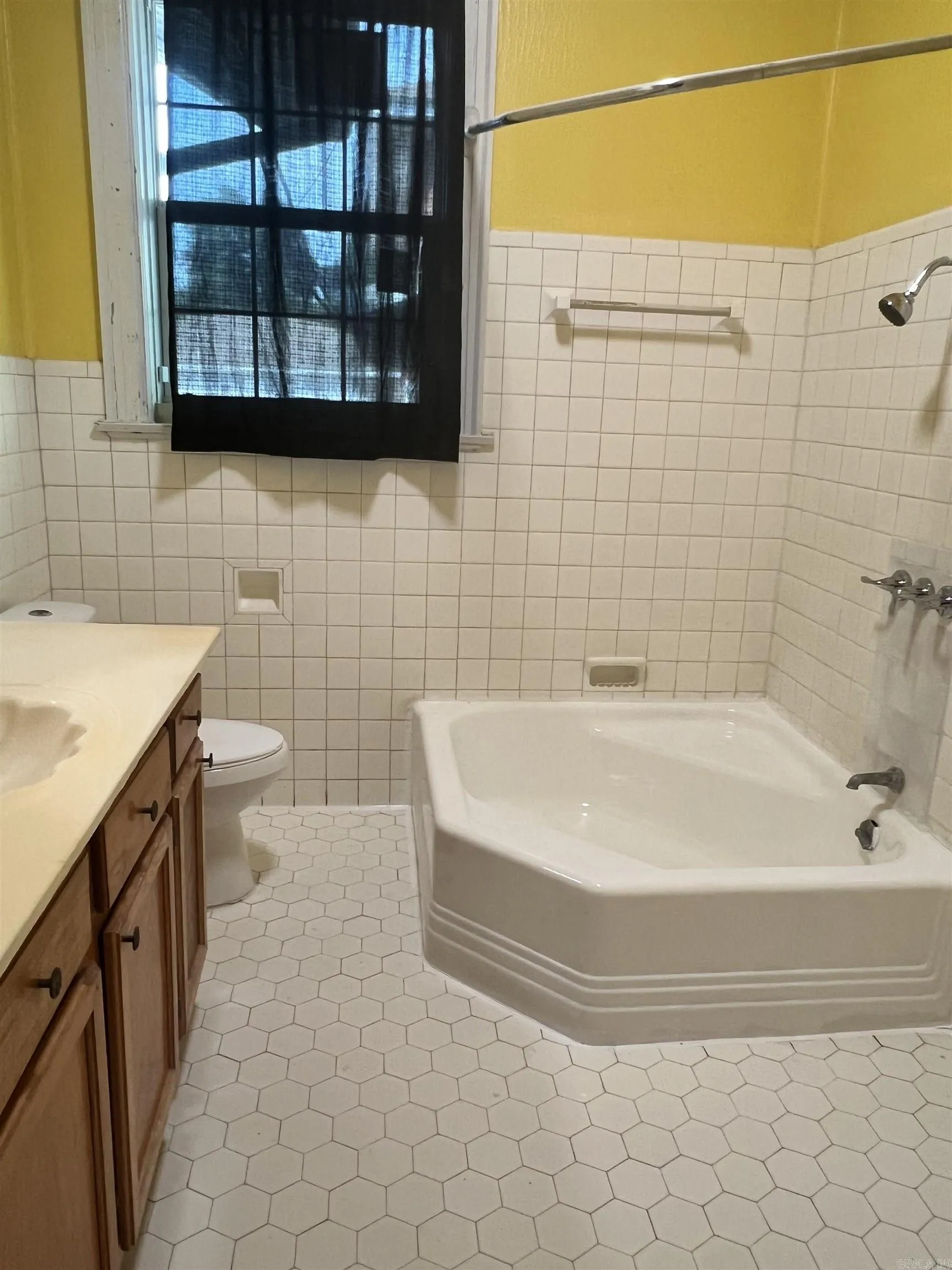 Property at 2501 S Cherry - Image 15