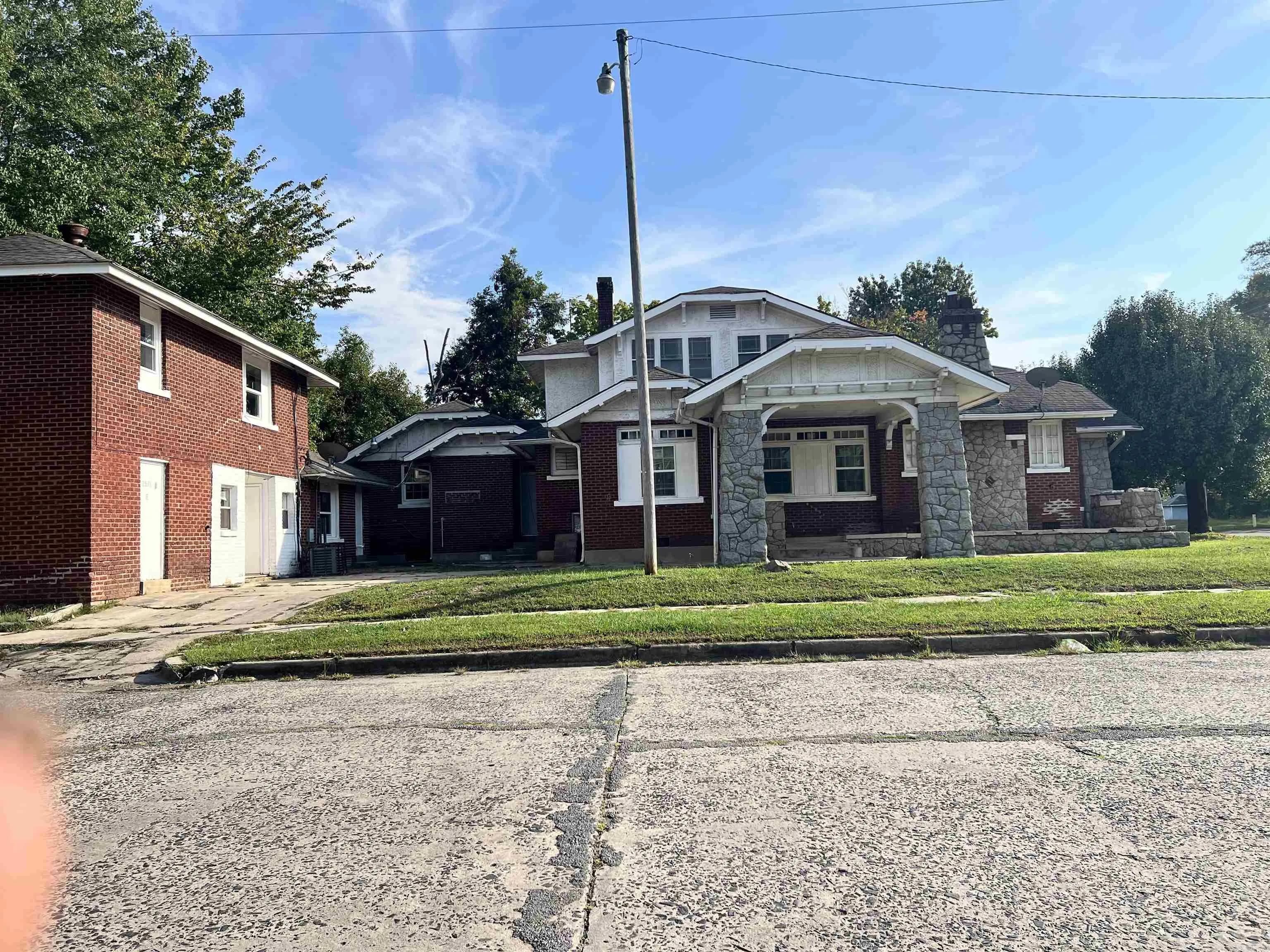 Property at 2501 S Cherry - Image 4