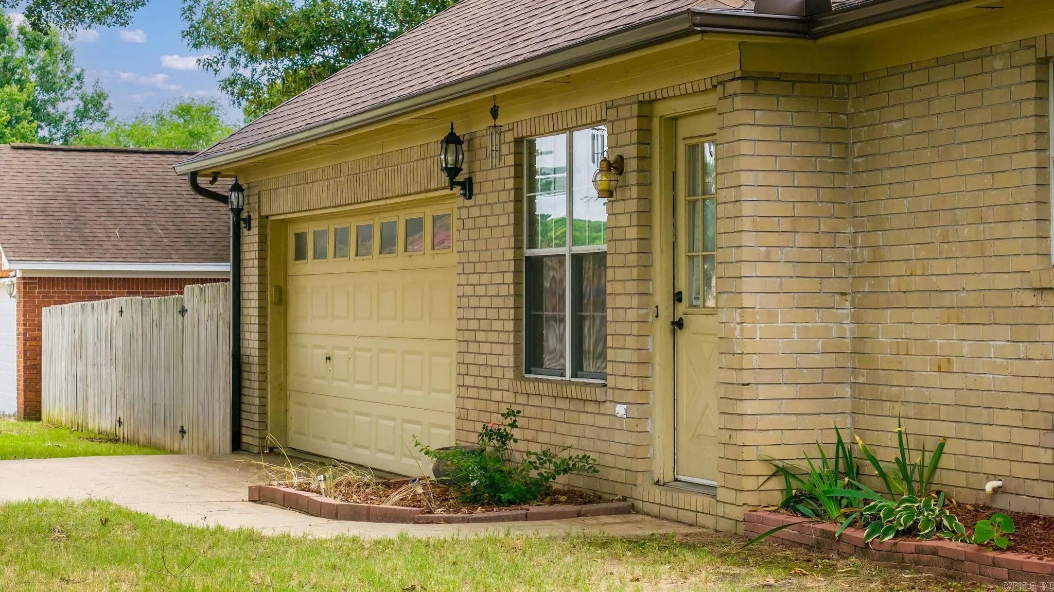 Property at 158  Lily - Image 3