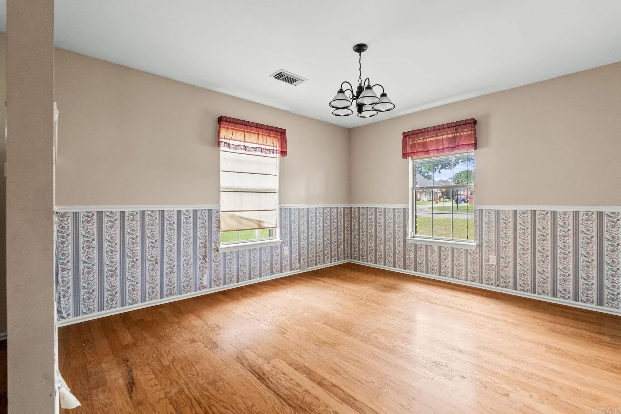 Property at 158  Lily - Image 16