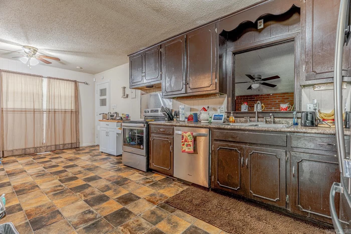 Property at 423  Laughrun - Image 12