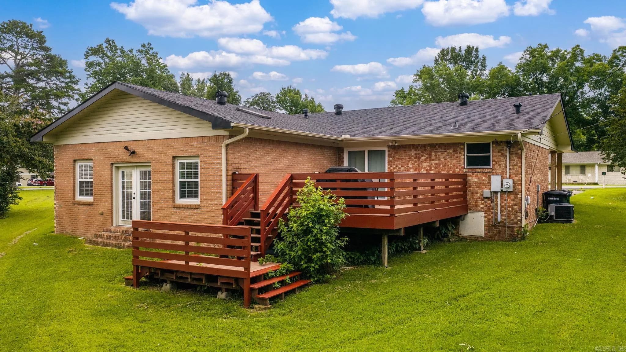 Property at 320  Indianhead - Image 24