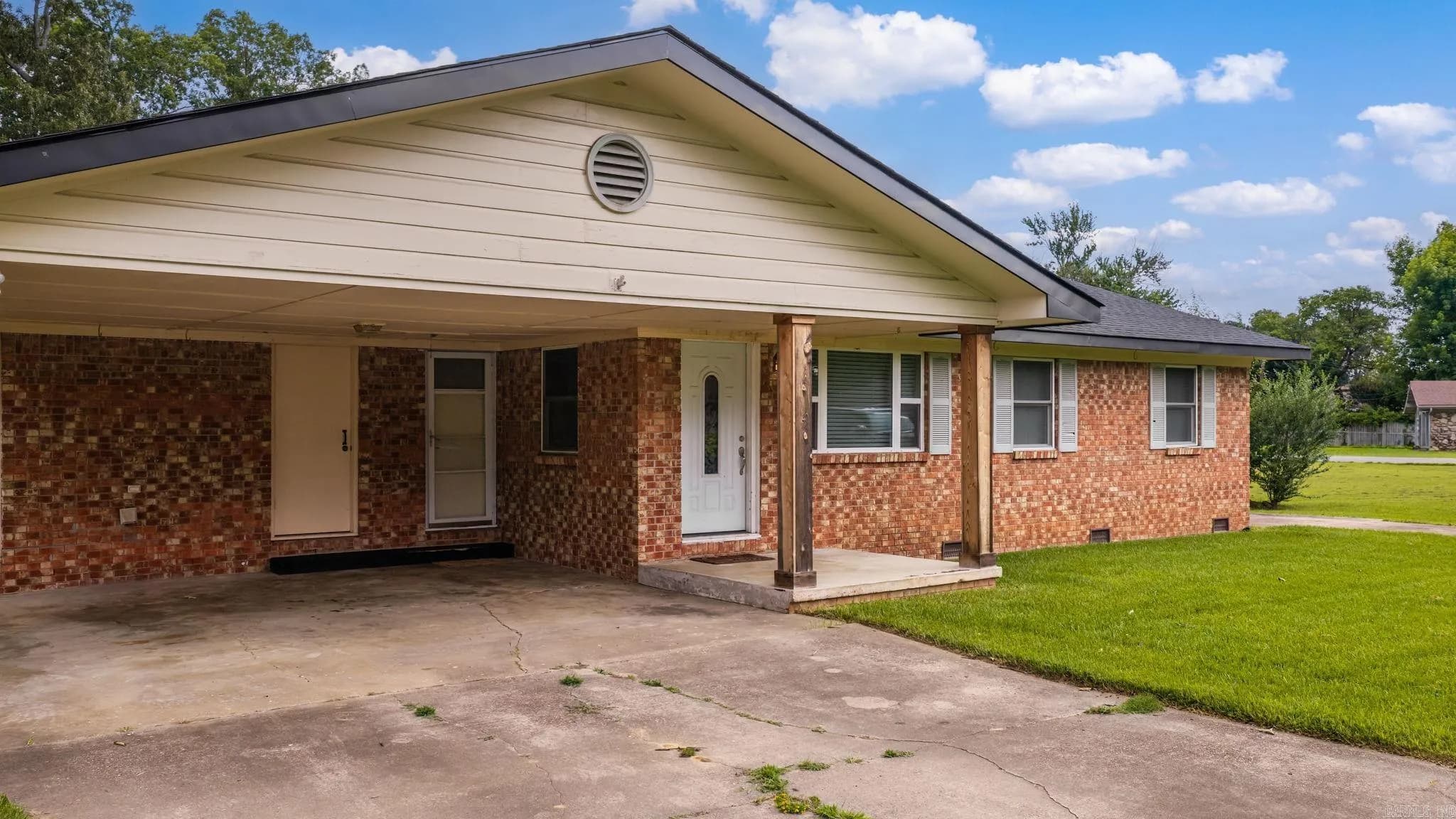 Property at 320  Indianhead - Image 34