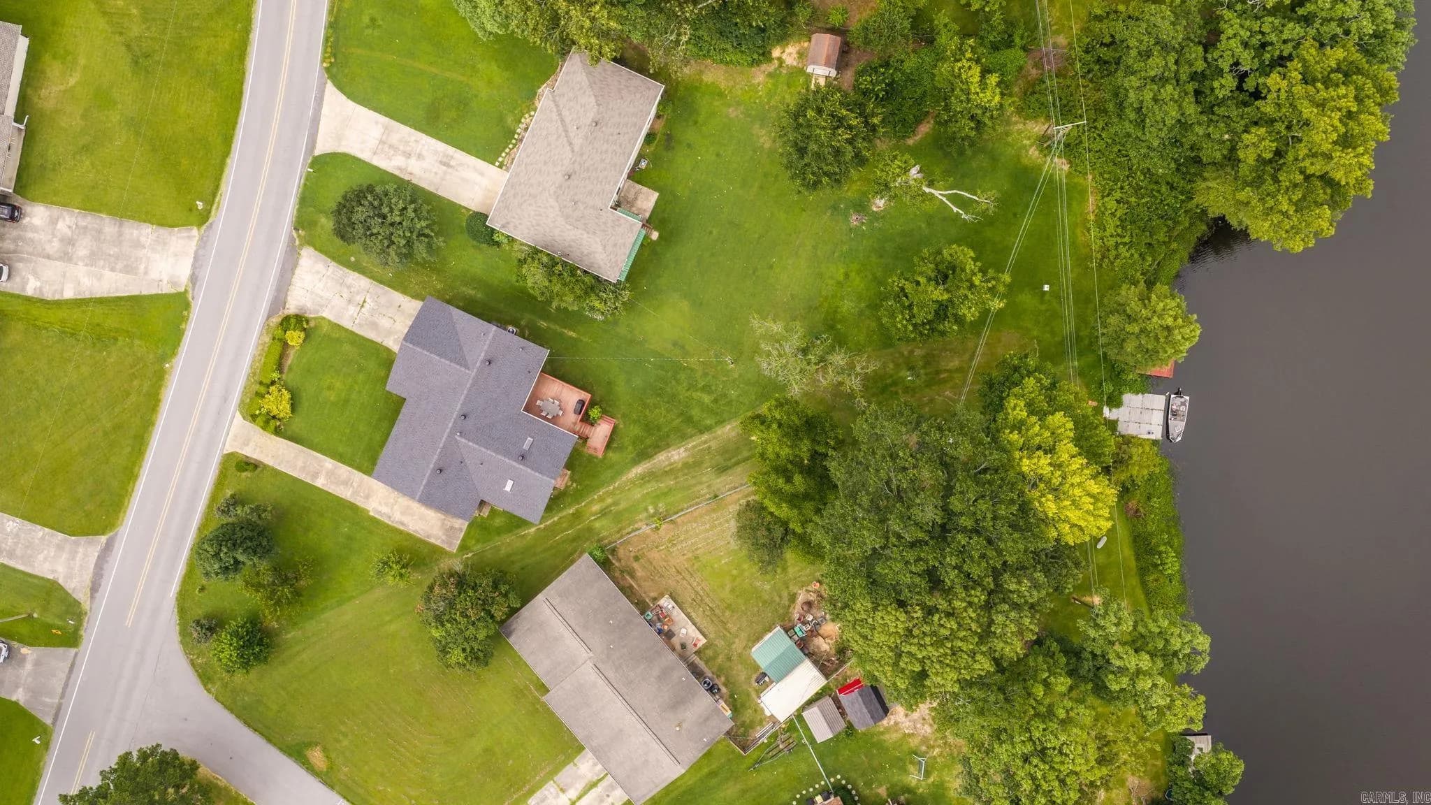 Property at 320  Indianhead - Image 33