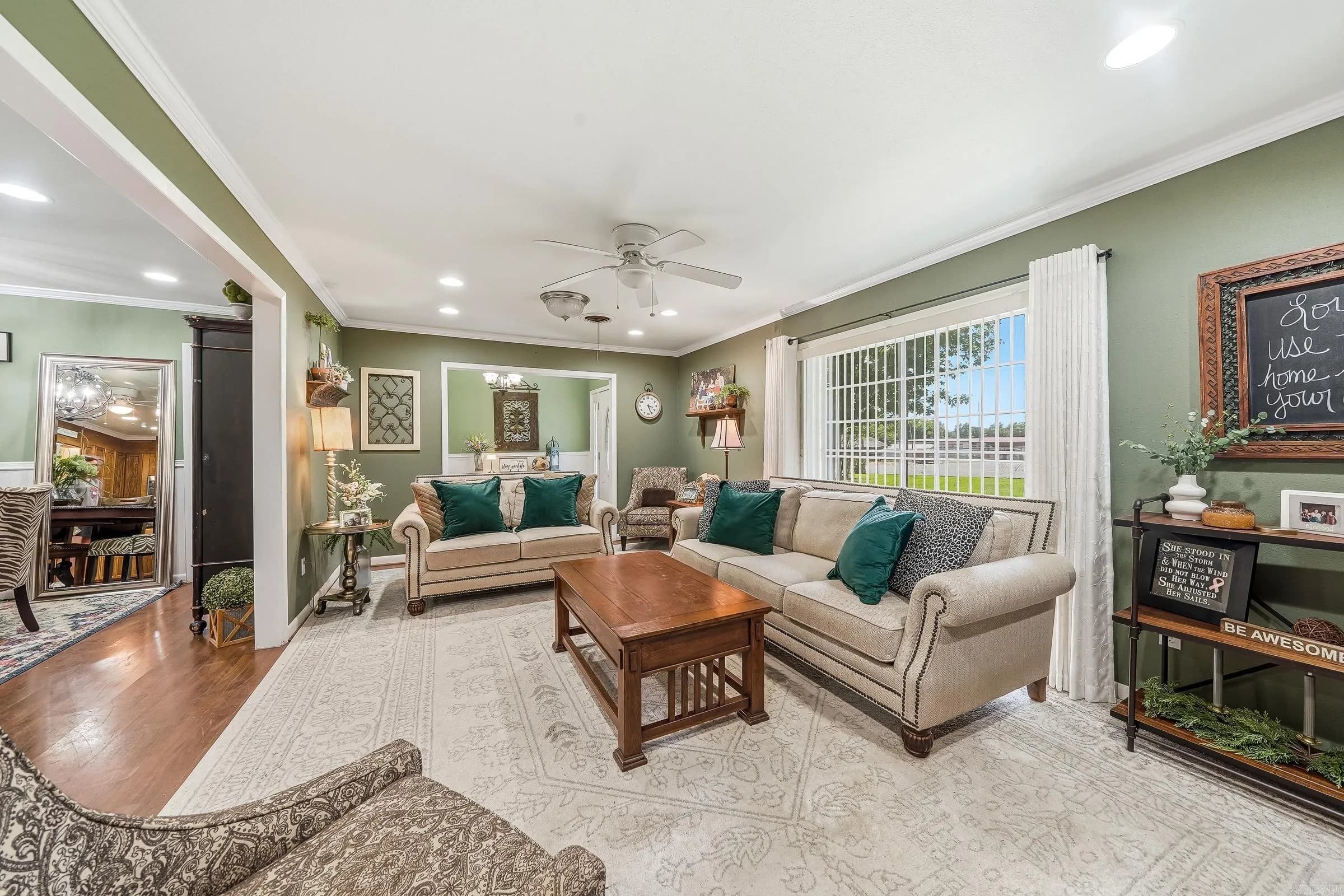 Property at 204  Isbell - Image 4