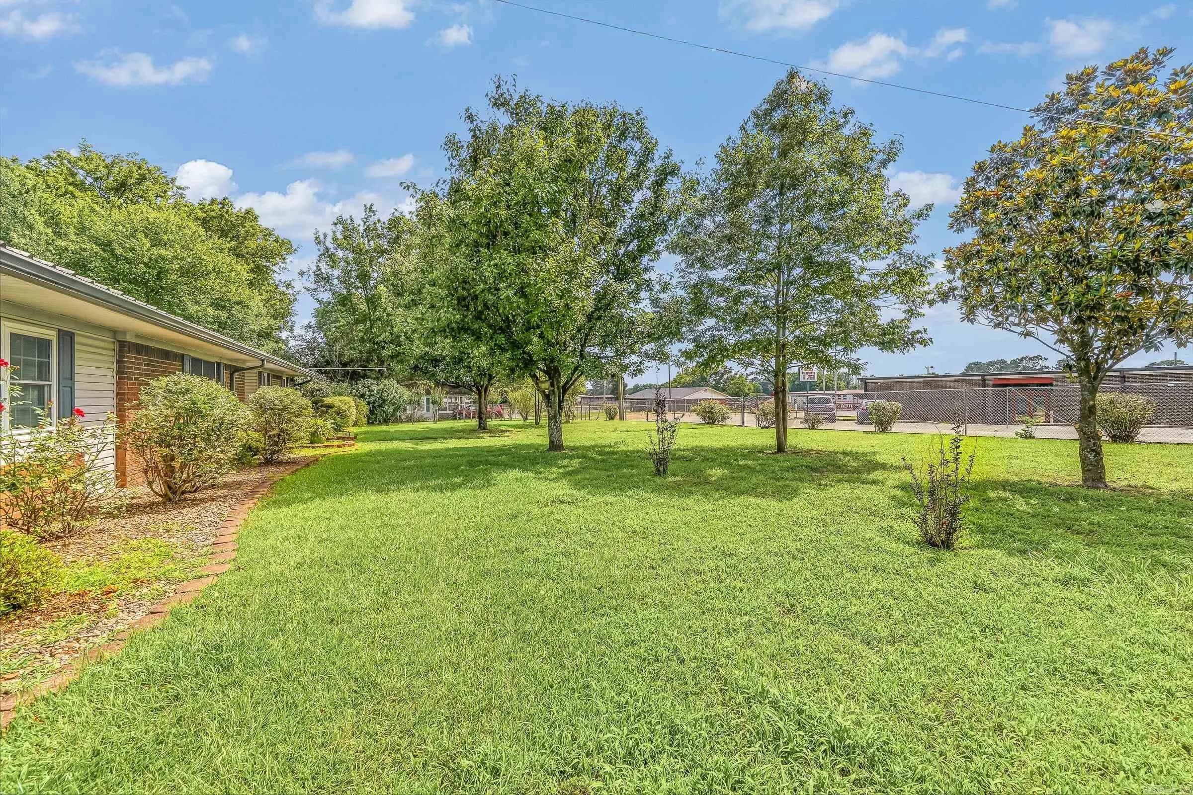 Property at 204  Isbell - Image 27