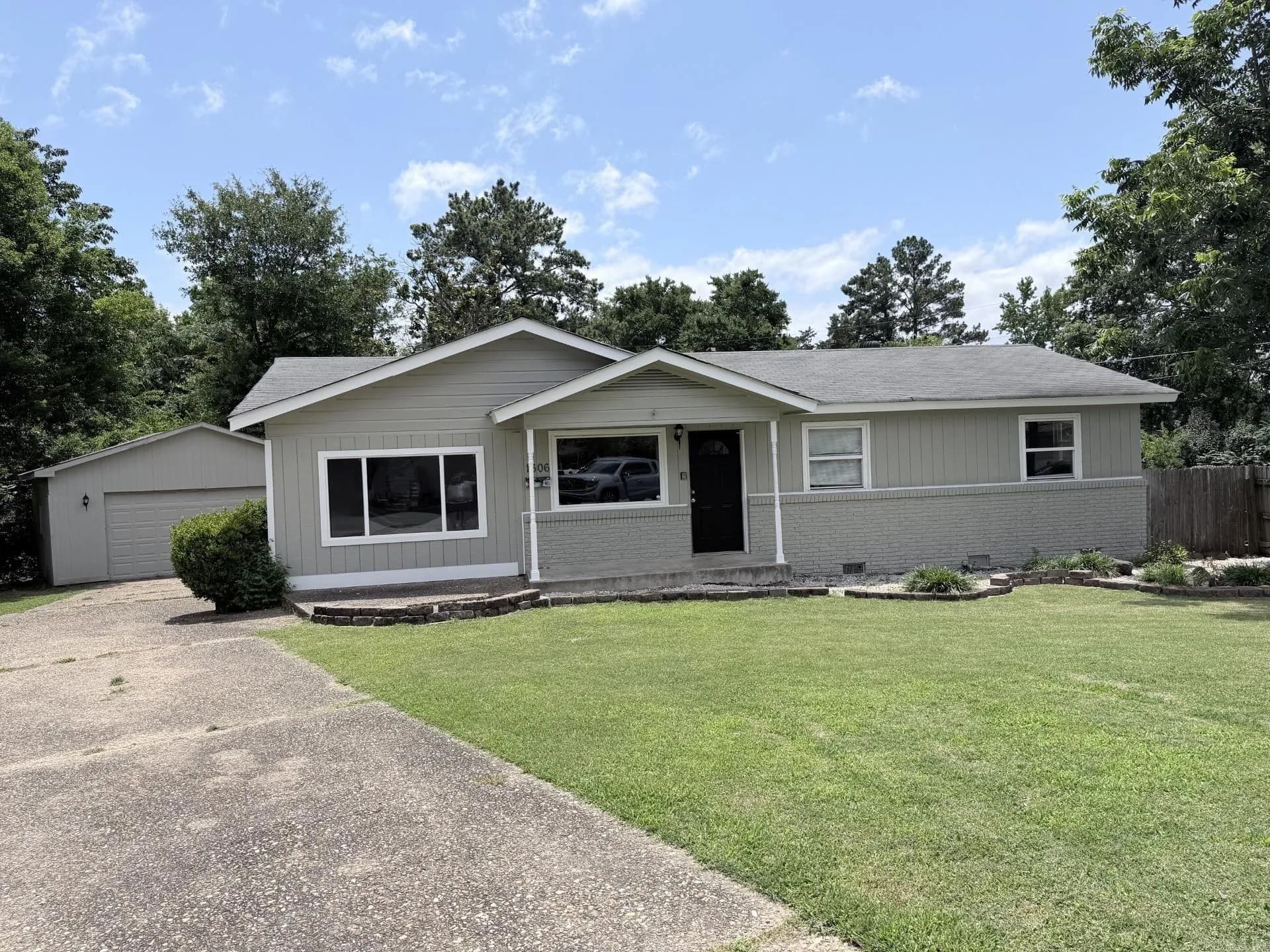 Property at 1606  Lariat - Image 21