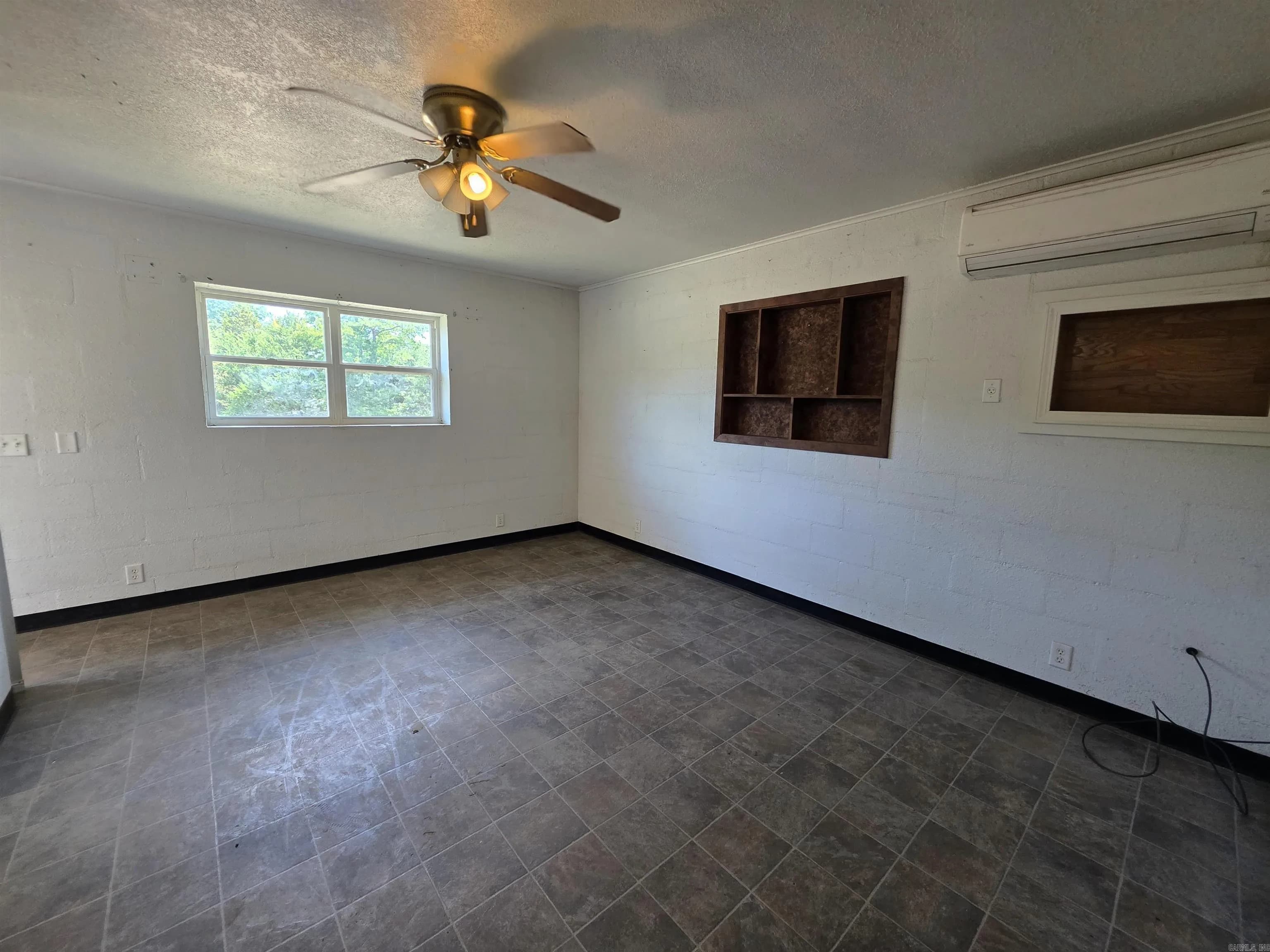 Property at 1111  Weiss - Image 20