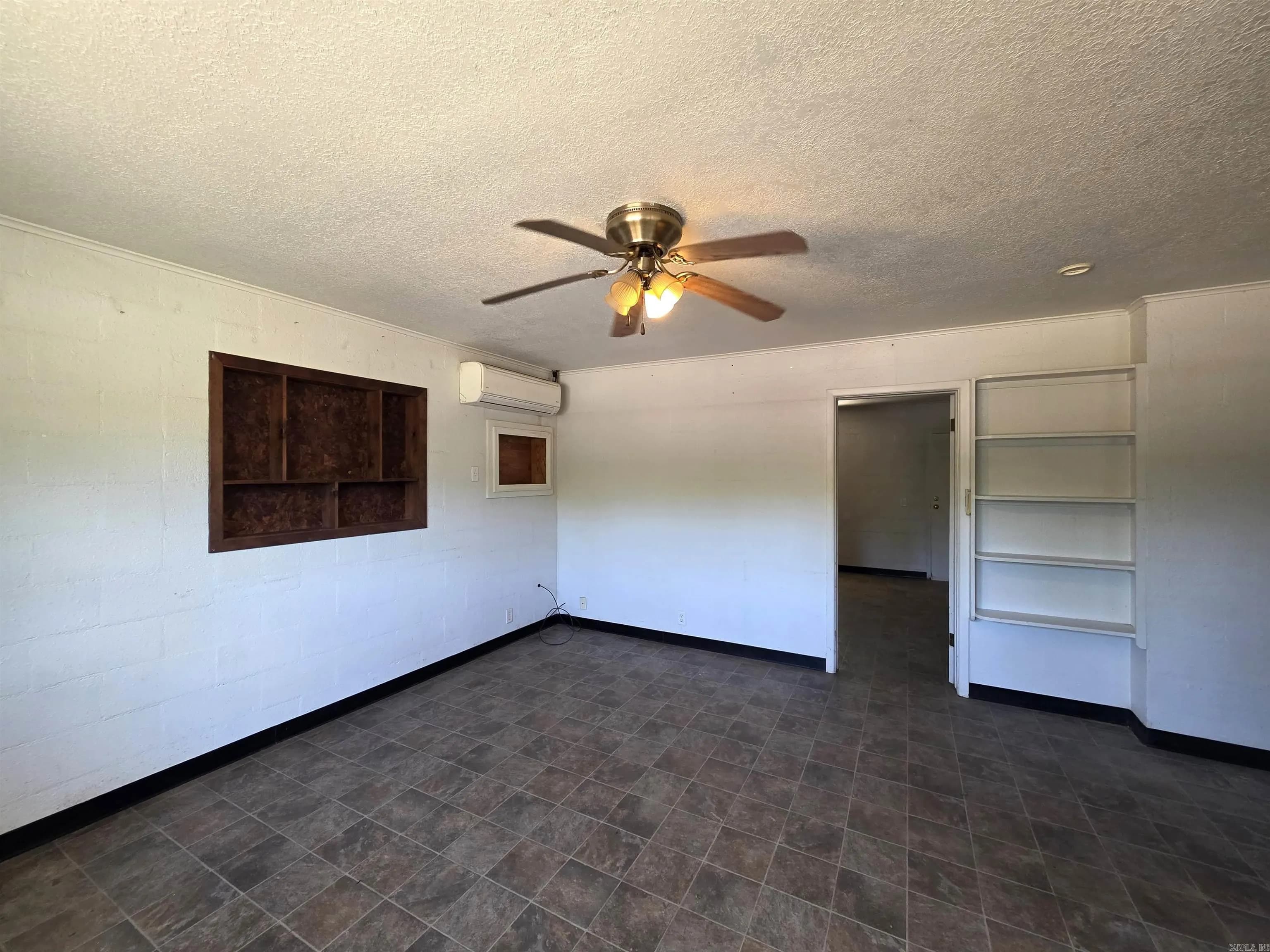 Property at 1111  Weiss - Image 14