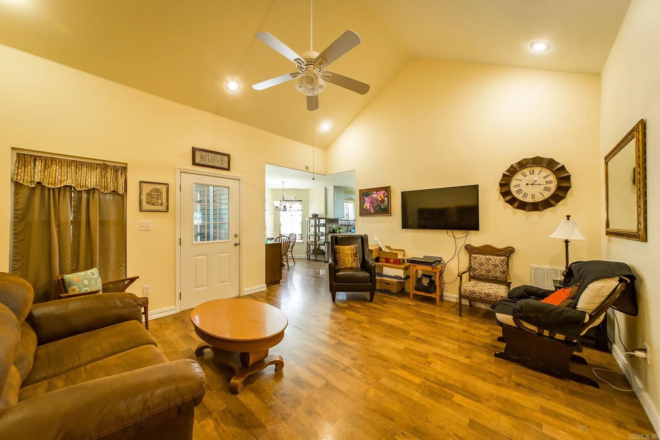 Property at 8  Cross - Image 5