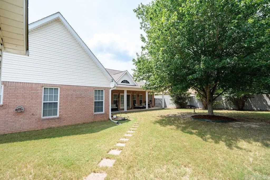 Property at 1517  Ridgefield - Image 5