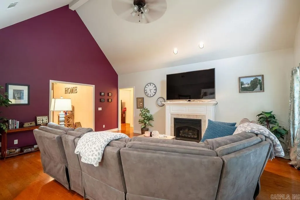 Property at 1517  Ridgefield - Image 10
