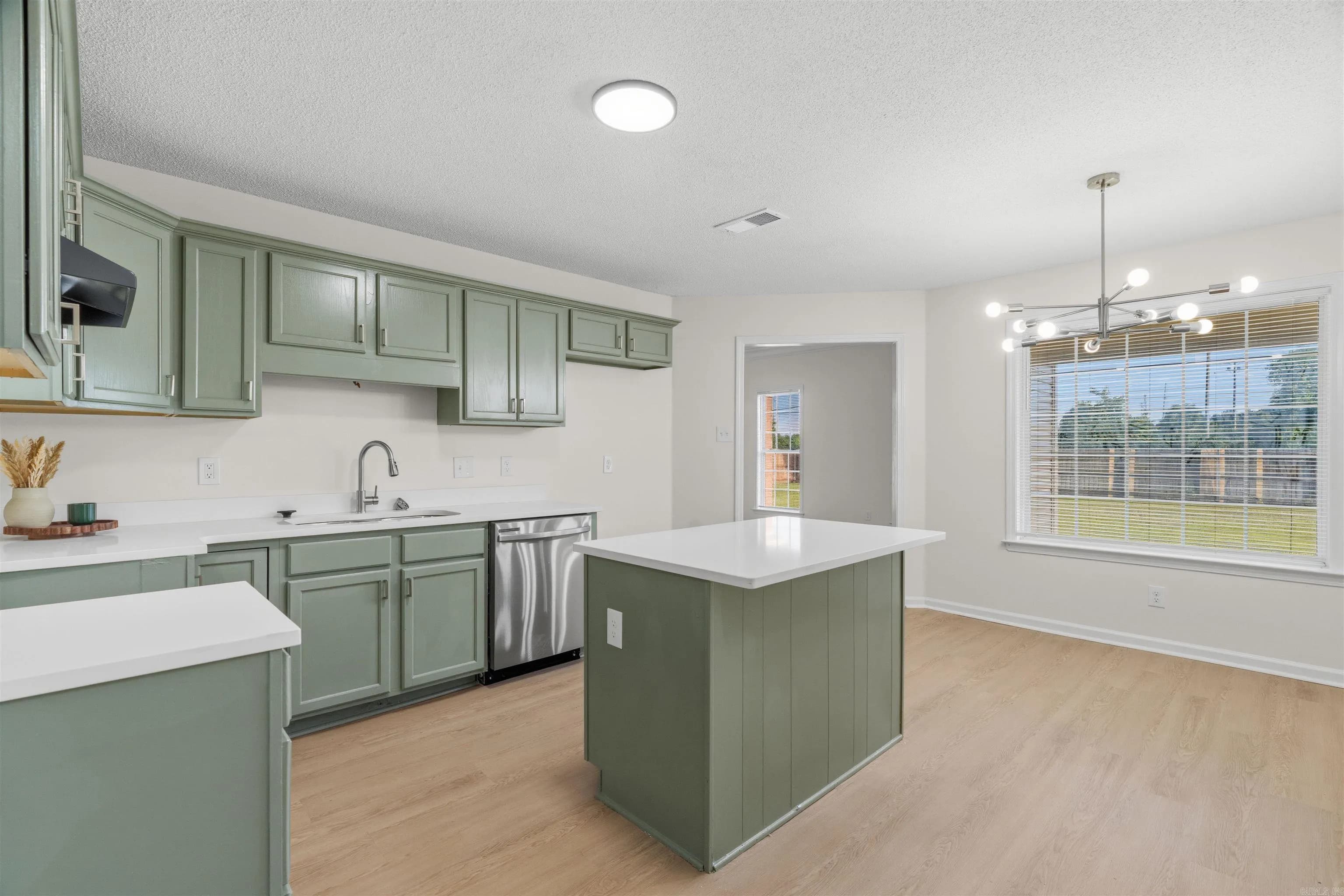 Property at 121  Primo - Image 7