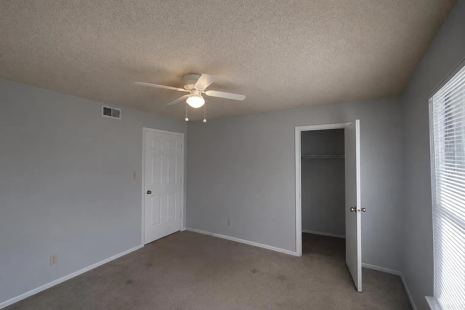 Property at 114  Rim rock - Image 6