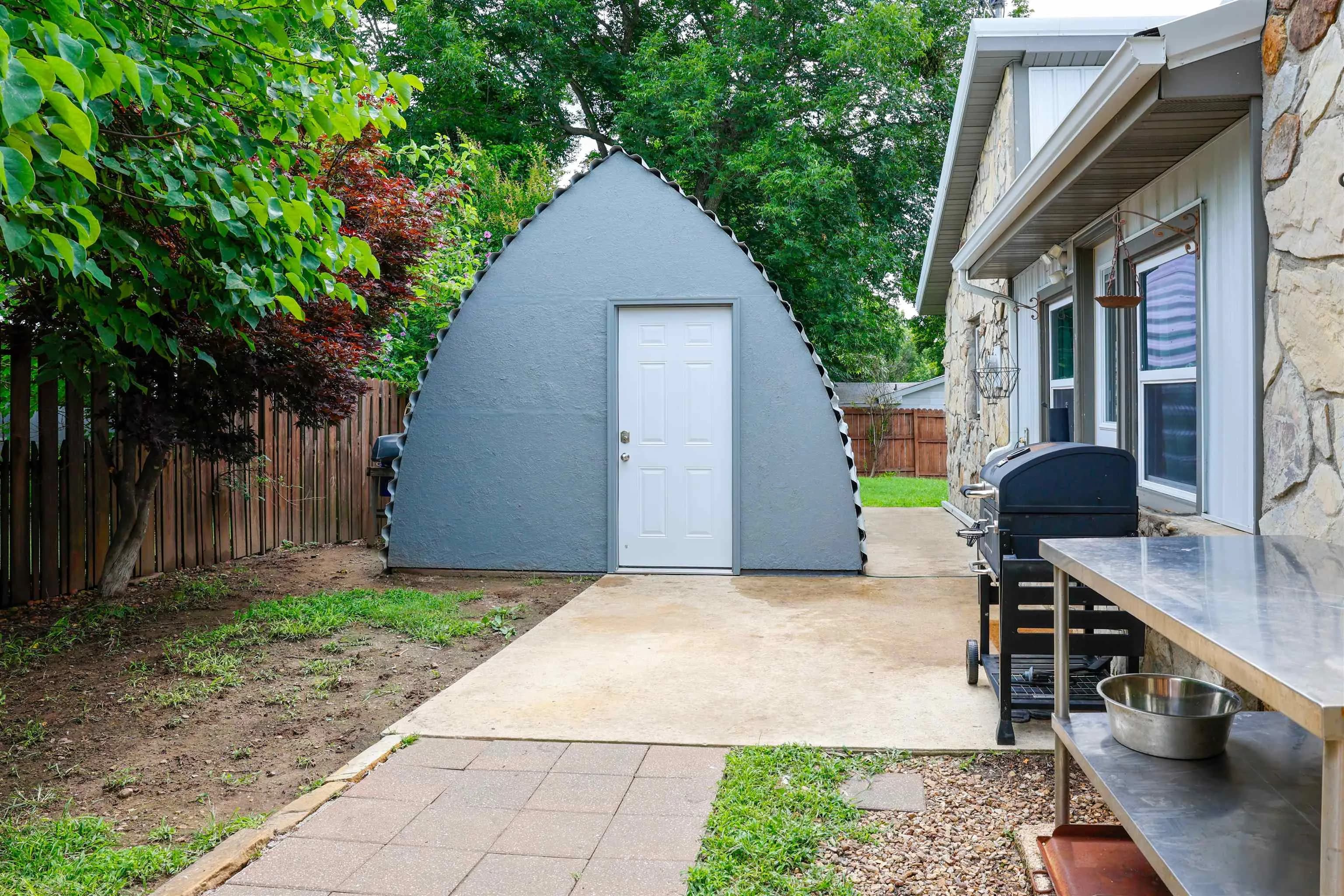 Property at 601 E 4th st - Image 32