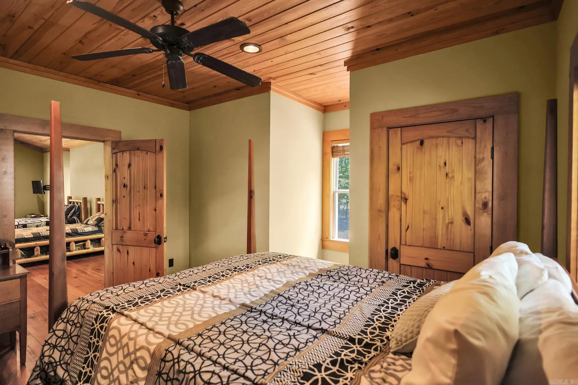 Property at 1020  Vaughn - Image 32