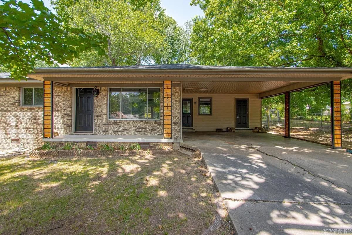 Property at 1025  Oakhurst - Image 1