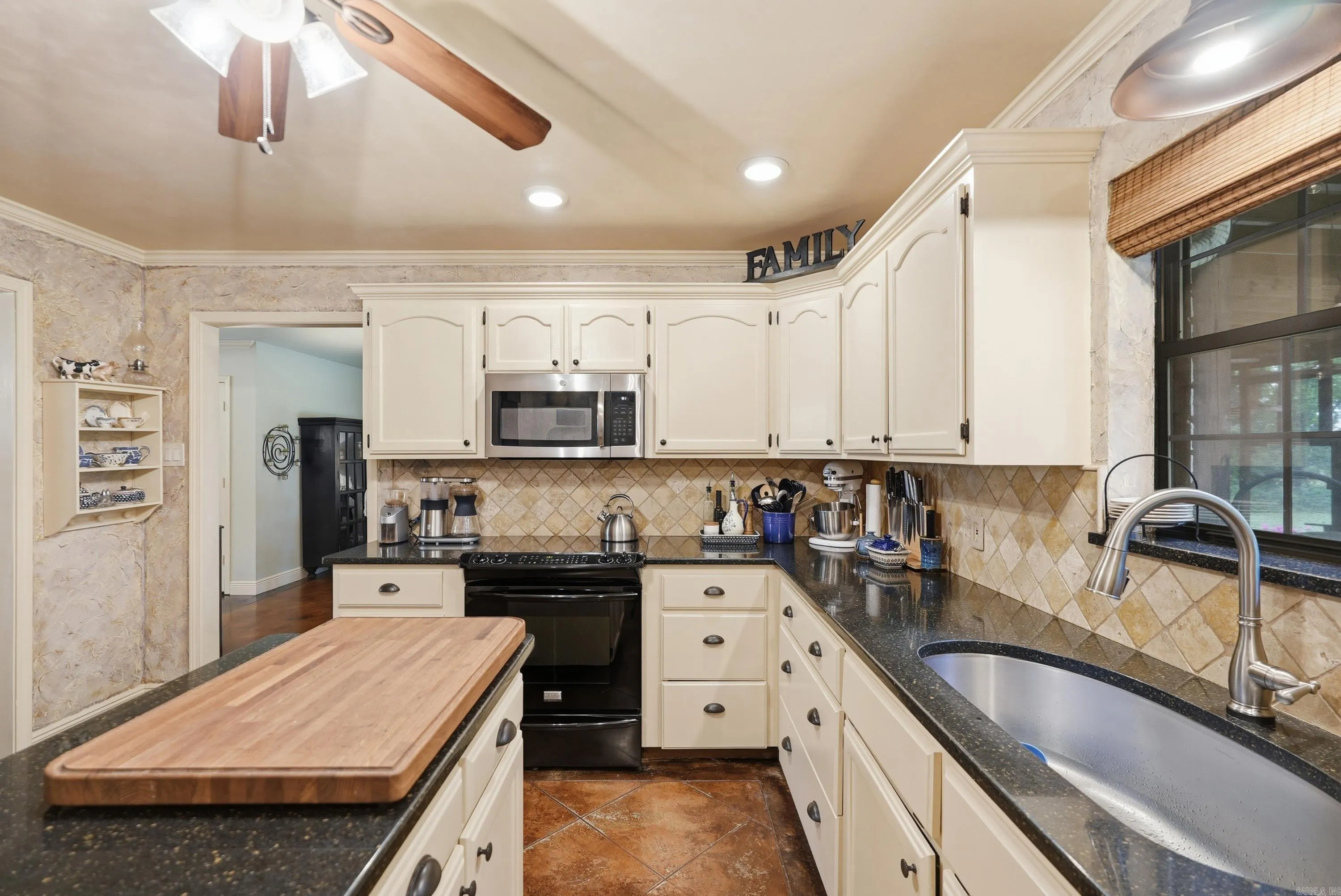 Property at 2341  Hermes - Image 26