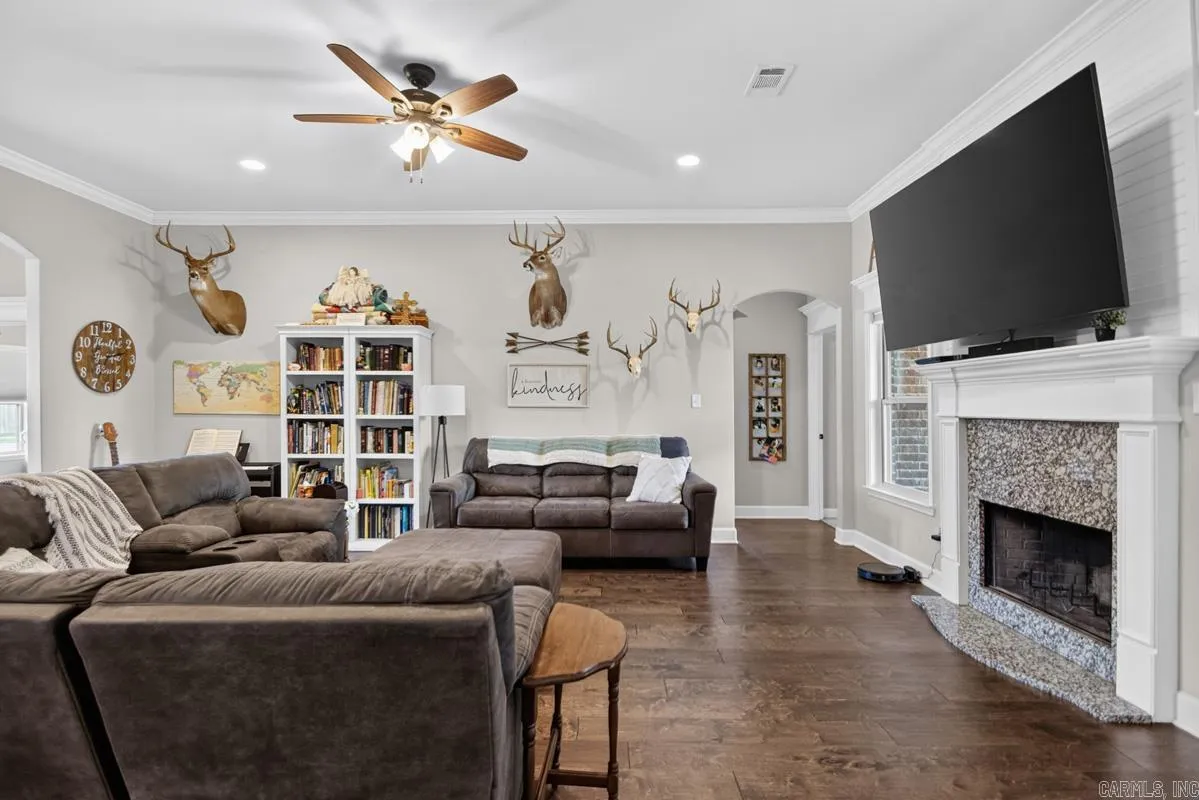 Property at 5022  Maple leaf - Image 6