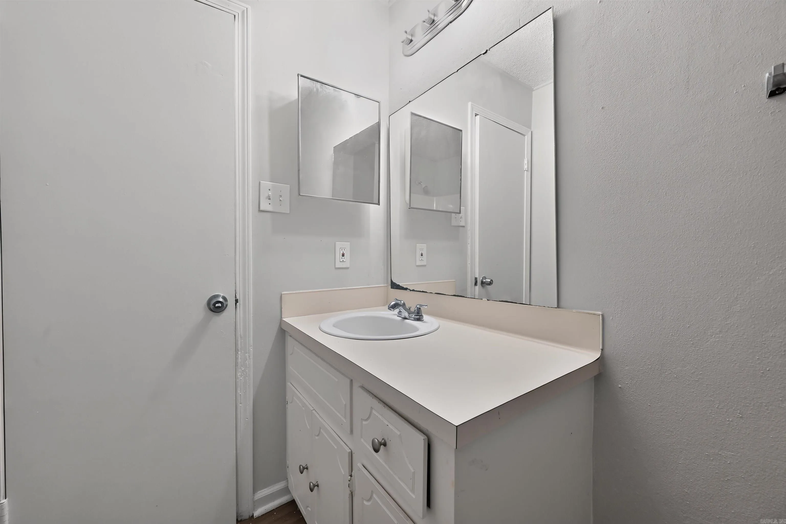 Property at 1206  Overview - Image 27