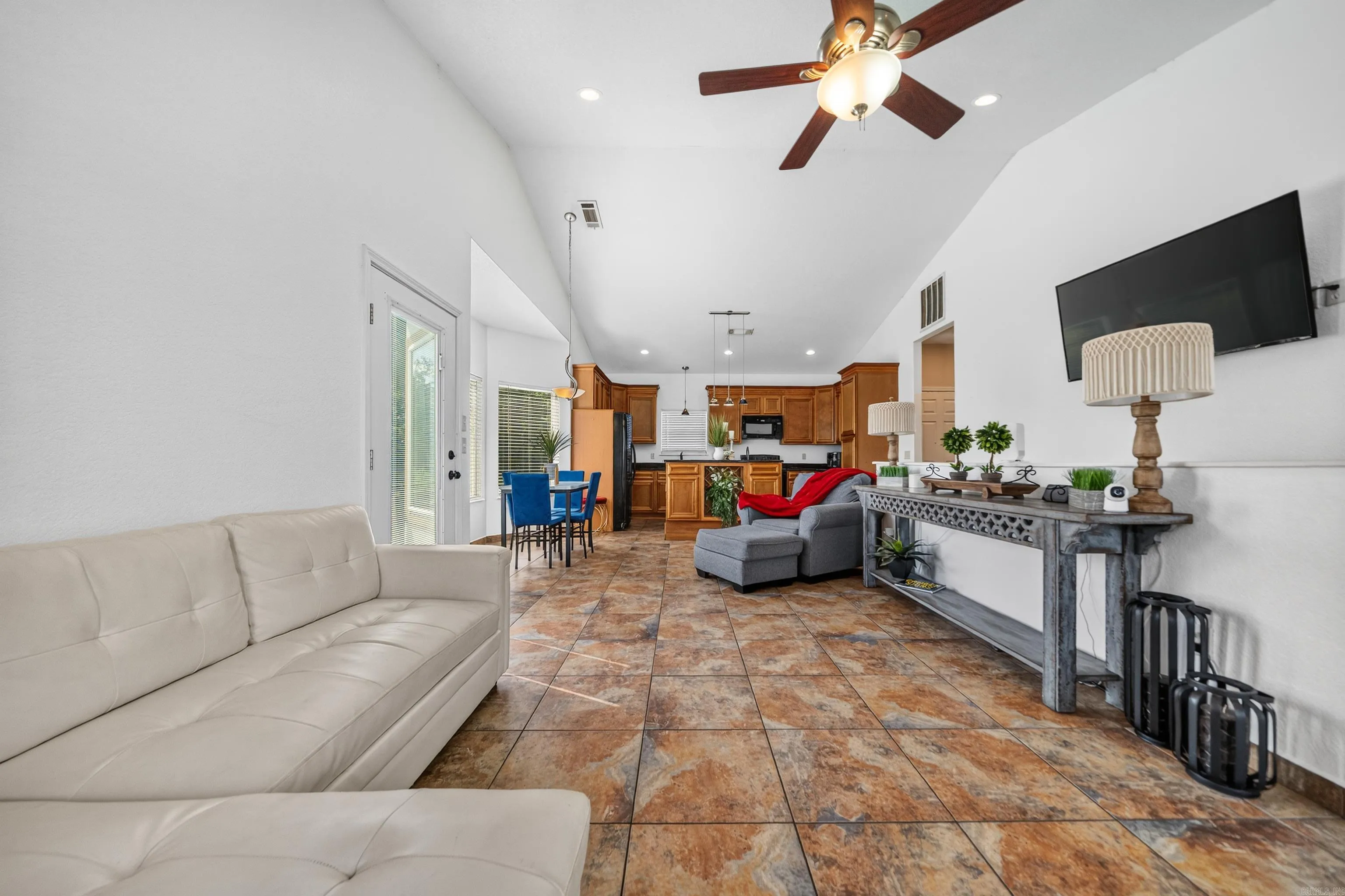 Property at 208  Aberina, A - Image 14