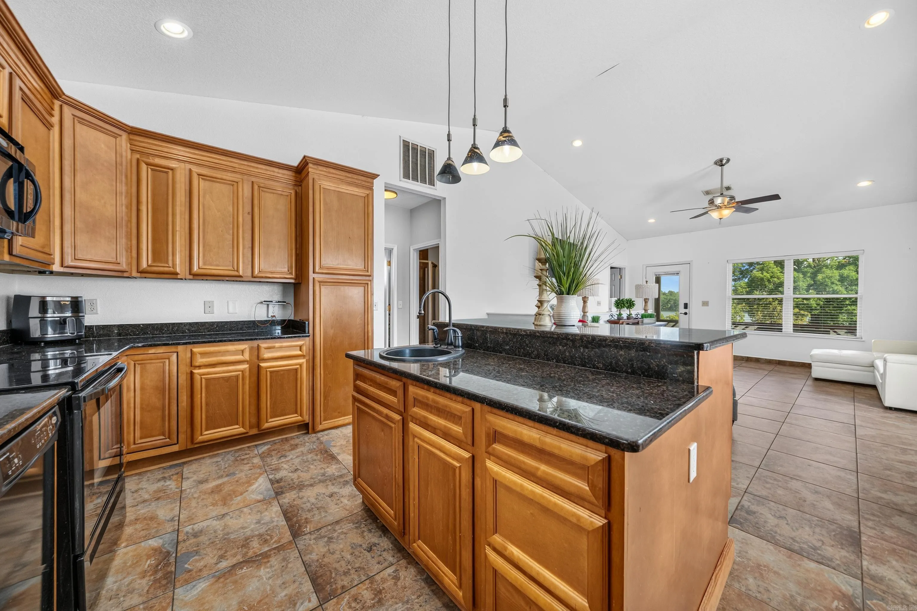 Property at 208  Aberina, A - Image 23