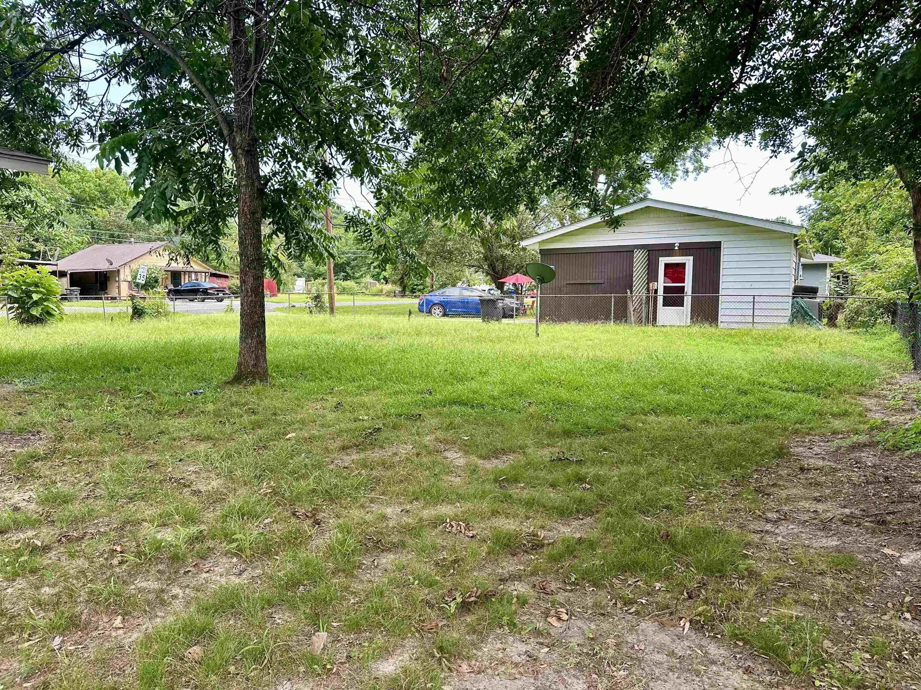 Property at 1521  Graham - Image 3
