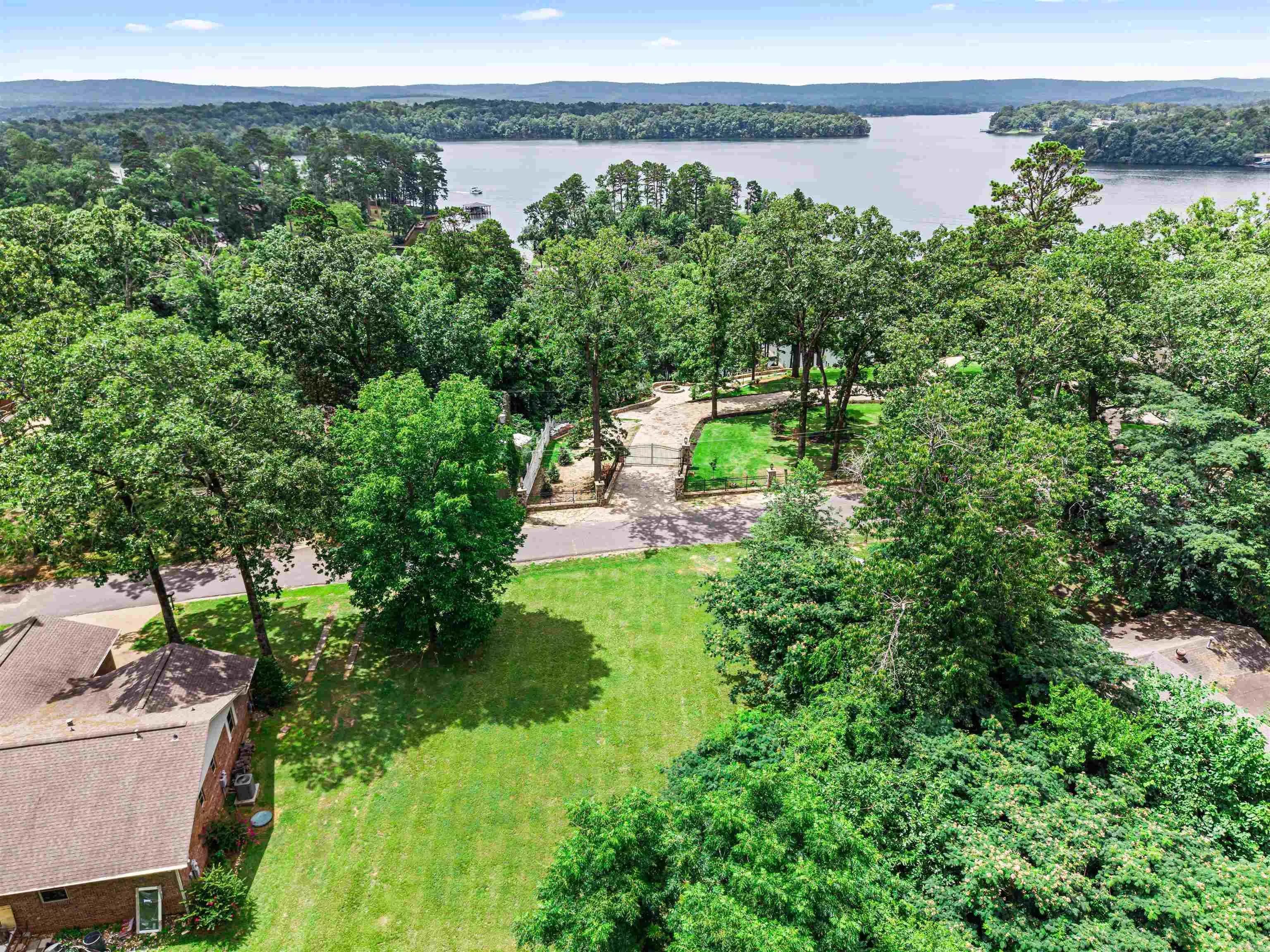 Property at 806  Lakeland - Image 13